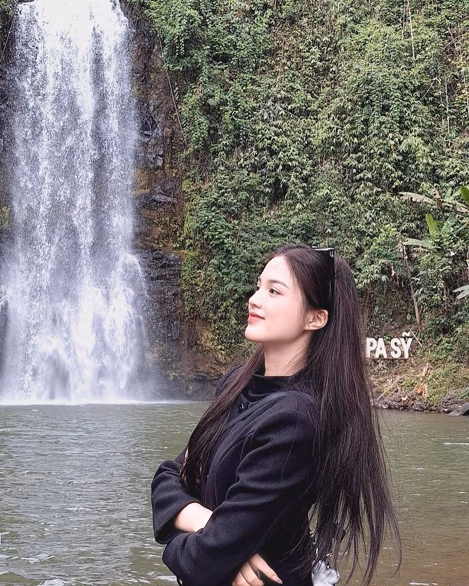 Minh Thu nói cô ghi danh tại Hoa hậu Việt Nam 2024 vì ấn tượng với tiêu chí đề cao vẻ đẹp nguyên bản mà ban tổ chức đưa ra. Tại cuộc thi năm nay, ngoài Minh Thu còn ba nữ sinh của Đại học Thương mại cũng lọt vào vòng chung khảo. "Chúng tôi chia sẻ, giúp đỡ nhau và cố gắng hết mình trong hành trình chinh phục vương miện Hoa hậu Việt Nam 2024", Minh Thu nói.