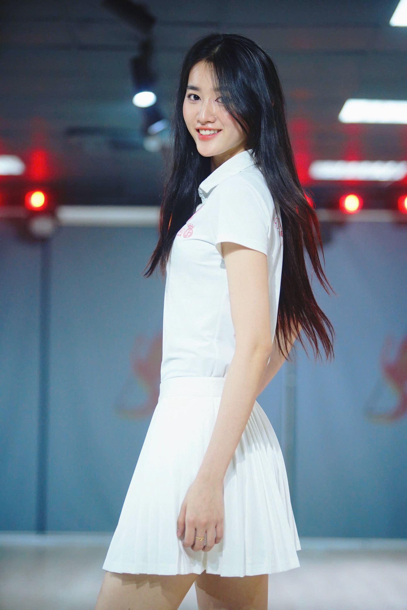 Ngô Trần Hải Yến gây ấn tượng trên sàn tập với đôi chân dài và chiều cao nổi bật. Cô có kinh nghiệm làm người mẫu, trình diễn trên sàn catwalk.