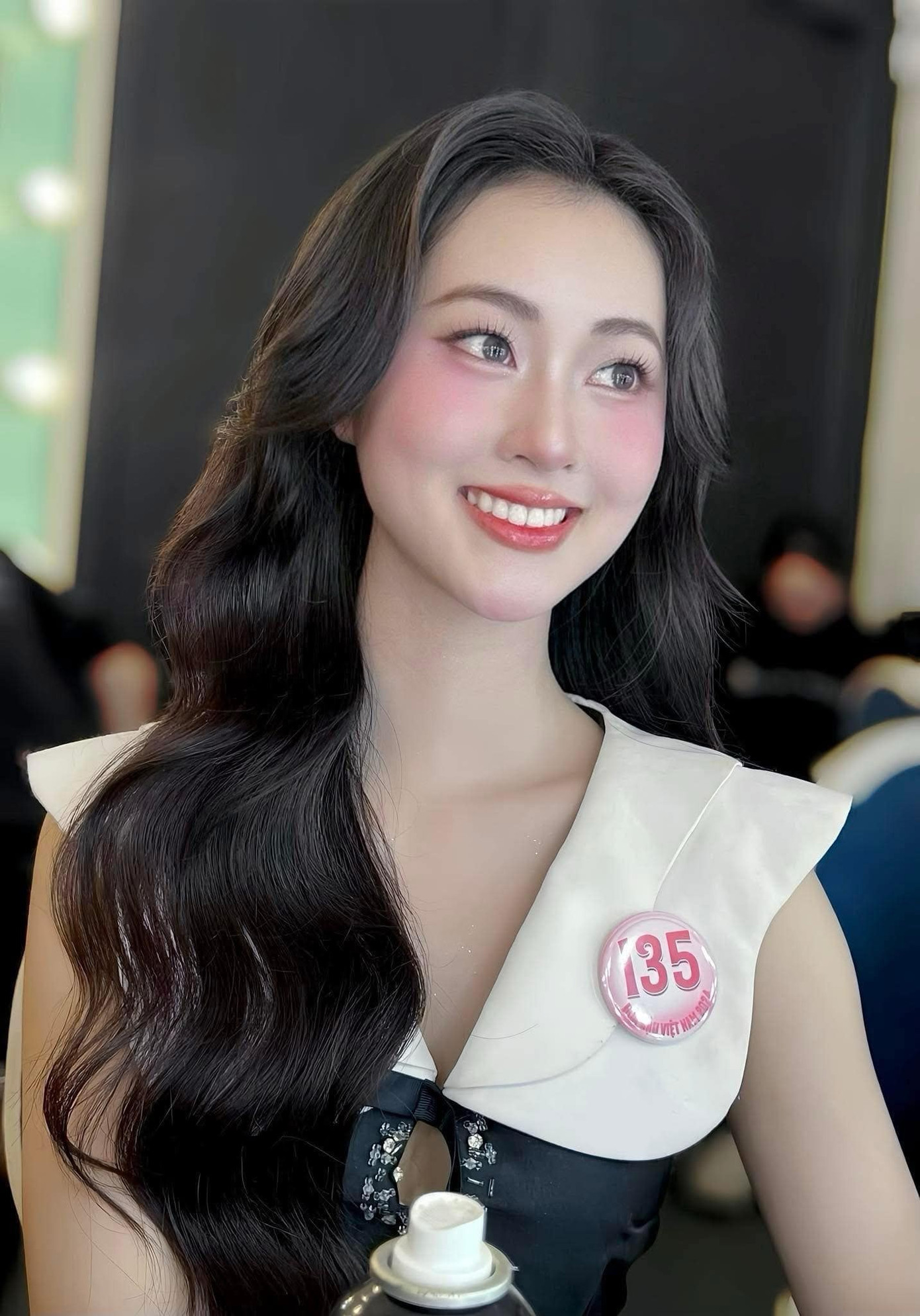 Tú Anh chia sẻ phải đến năm thứ 4 đại học mới lần đầu đăng ký tham gia một cuộc thi sắc đẹp vì là người nhút nhát, sợ bị người khác phán xét, đánh giá. Về sau, cô nghĩ lại và cảm thấy tuổi trẻ nên trải nghiệm những thứ mới để không phải tiếc nuối.