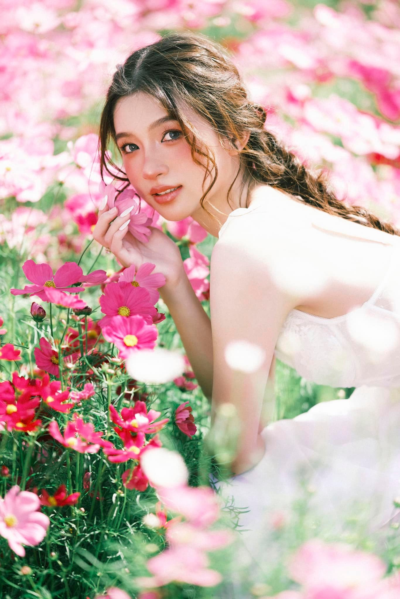 Hiện cô theo học ngành Quan hệ công chúng tại Đại học Nguyễn Tất Thành, và ước mơ của cô là trở thành biên tập viên tại một đài truyền hình. “Tôi may mắn được thầy cô tạo điều kiện để trau dồi kiến thức, rèn luyện kỹ năng và thực tập tại các đài truyền hình lớn. Chính những trải nghiệm này là nền tảng vững chắc giúp tôi từng bước gần hơn đến ước mơ của mình”, cô nói.