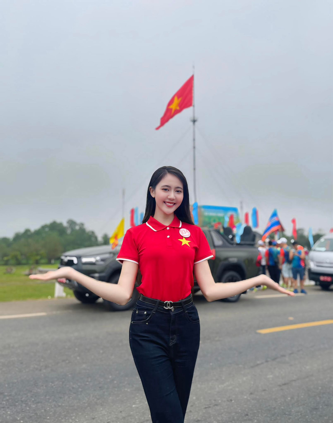 Tham gia vòng chung khảo Hoa hậu Việt Nam 2024, Mỹ Dung có cơ hội đồng hành cùng giải chạy Tiền Phong Marathon 2025 tại Quảng Trị. Cô và 40 thí sinh mặc áo cờ đỏ sao vàng, tham dự những hoạt động ý nghĩa, gây xúc động.