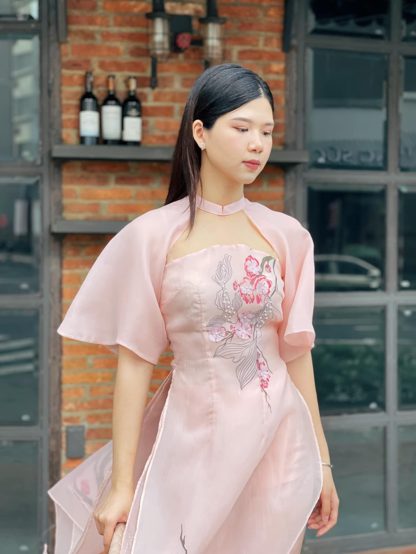 Trong vòng phỏng vấn kín, cô được Trưởng Ban giám khảo là Nhà thơ Trần Hữu Việt đặt câu hỏi: “Điều gì khiến một cô gái có thể tỏa sáng trong một cuộc thi nhan sắc, nơi hội tụ rất nhiều người đẹp?”. Linh Đan cho rằng nội lực là điều khiến cô tỏa sáng.