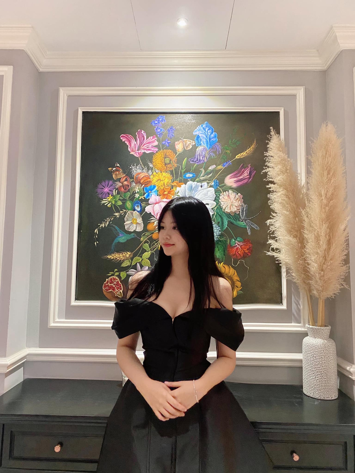 “Mặc dù sinh ra và lớn lên ở Hà Nội nhưng quê hương tôi ở Hà Tĩnh. Tôi luôn mong muốn làm được những điều tốt đẹp để xây dựng quê hương, đất nước. Mỗi năm vào mùa bão lũ, các tỉnh miền Trung lại phải oằn mình chống chịu với lũ lụt. Là một người con của miền Trung, tôi hy vọng thông qua cuộc thi sẽ trở thành một người có tiếng nói, có sức ảnh hưởng để kêu gọi được nhiều nguồn lực hơn, cùng chung tay hỗ trợ miền Trung ruột thịt”, cô chia sẻ.