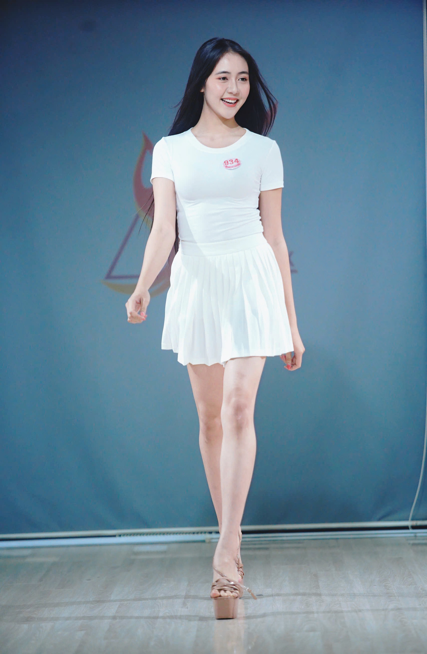 Trong buổi học, siêu mẫu Phương Mai đã training cho thí sinh về kỹ năng tạo dáng, thần thái khi diễn bikini và dạ hội, điểm dừng trên sân khấu, kỹ năng xử lý sự cố vấp tà váy, khoe góc mặt đẹp... Đó đều là những kiến thức thí sinh phải trau dồi mỗi ngày để có những khoảnh khắc tỏa sáng trên sân khấu của chung khảo.