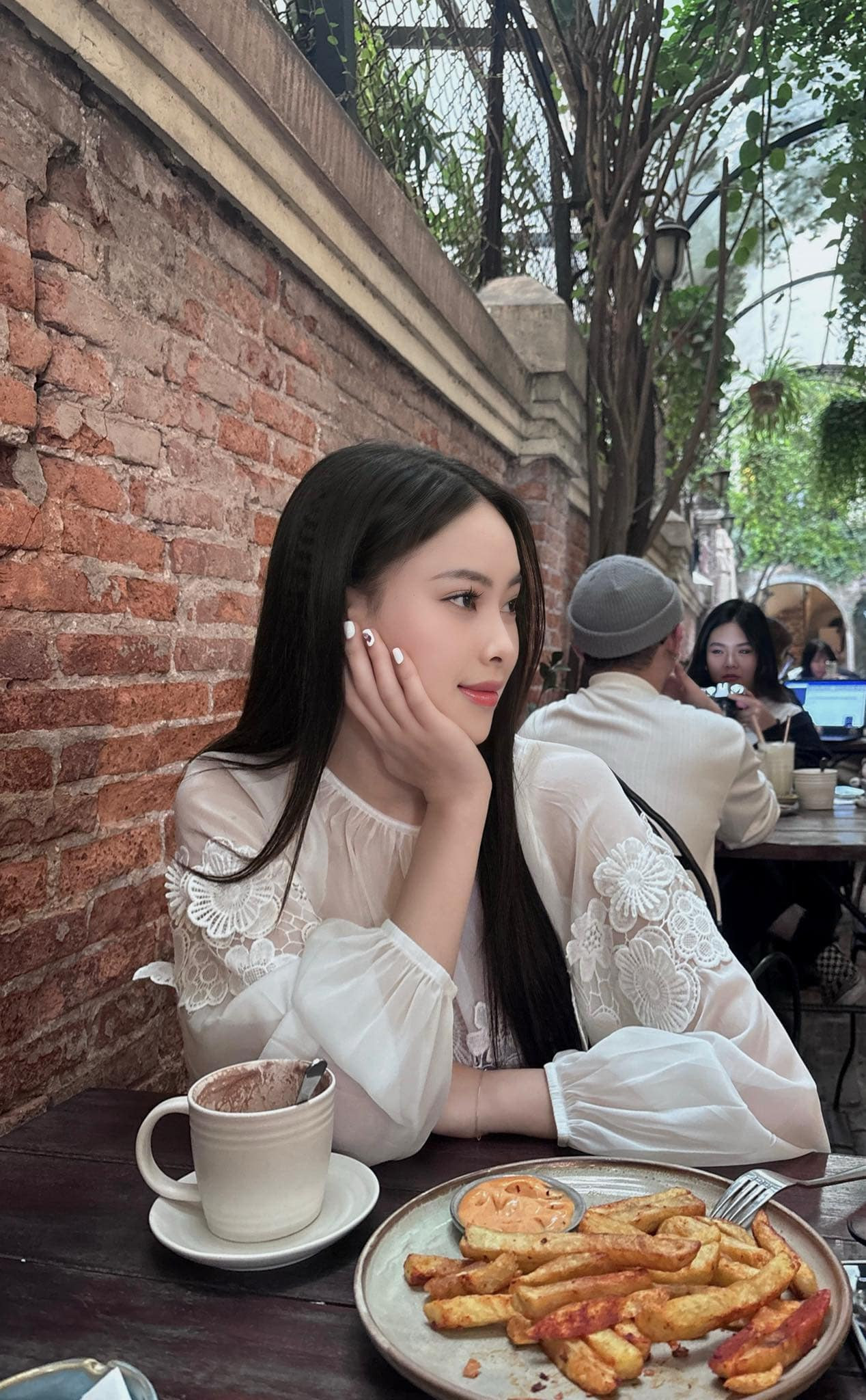 Hiện Kiều Trinh theo học ngành Kế toán, kiểm toán. Cô cho biết nếu không giành danh hiệu cao ở cuộc thi năm nay sẽ tiếp tục học và theo đuổi ngành ngân hàng.