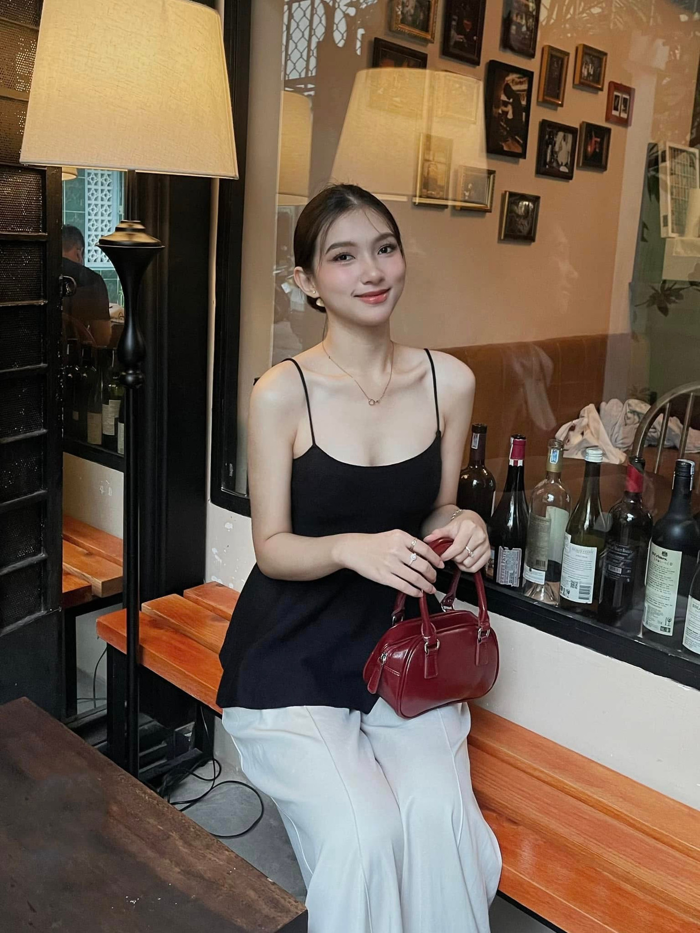 Vũ Yến kể trong vòng phỏng vấn kín, giám khảo hỏi cô về lý do đến với cuộc thi, định hướng cá nhân và cách cô đối mặt với thử thách. Vũ Yến đã trả lời bằng sự chân thành và quyết tâm, cô hãnh diện khi được lựa chọn vào top 18 thí sinh của sơ khảo phía Nam.