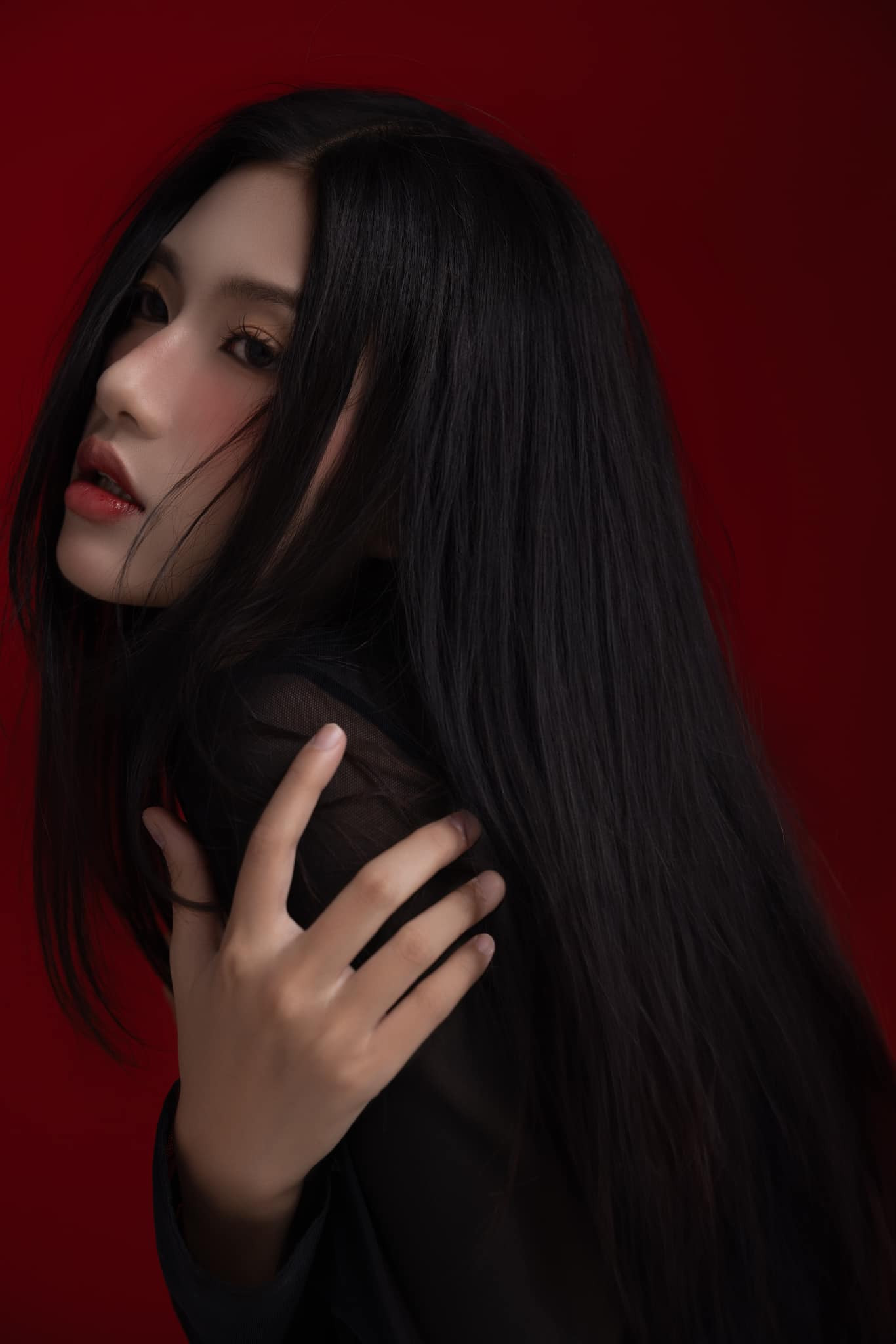 “Gia đình luôn là hậu phương vững chắc để tôi an tâm bước tiếp những nấc thang dẫn tới hành trình của thanh xuân”, cô nói.