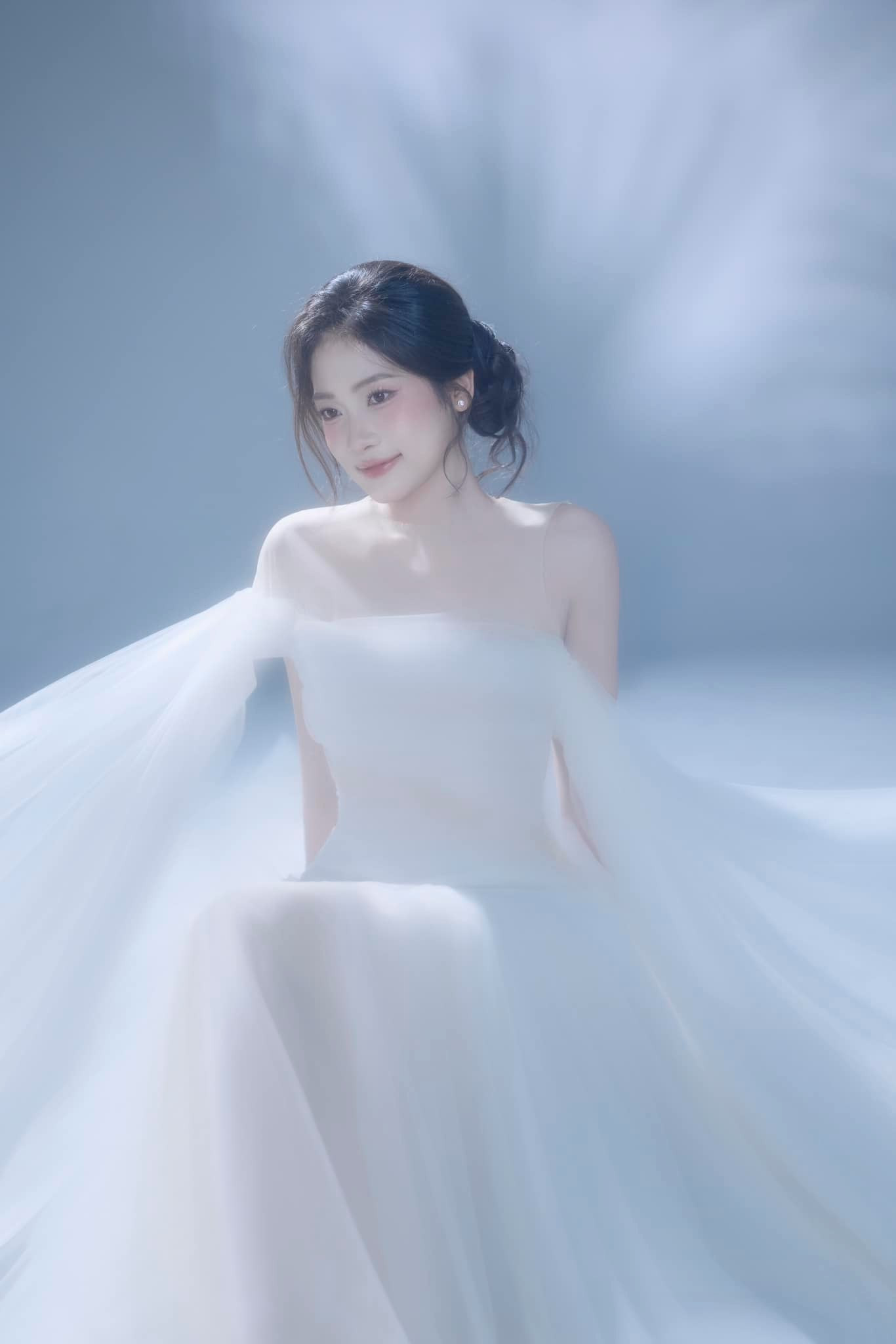 Hương Giang cho biết gia đình, bạn bè là nguồn động viên của cô trong hành trình này. “Mọi người luôn nhắc nhở tôi phải giữ tinh thần lạc quan, mạnh mẽ và không ngừng học hỏi”, cô nói.