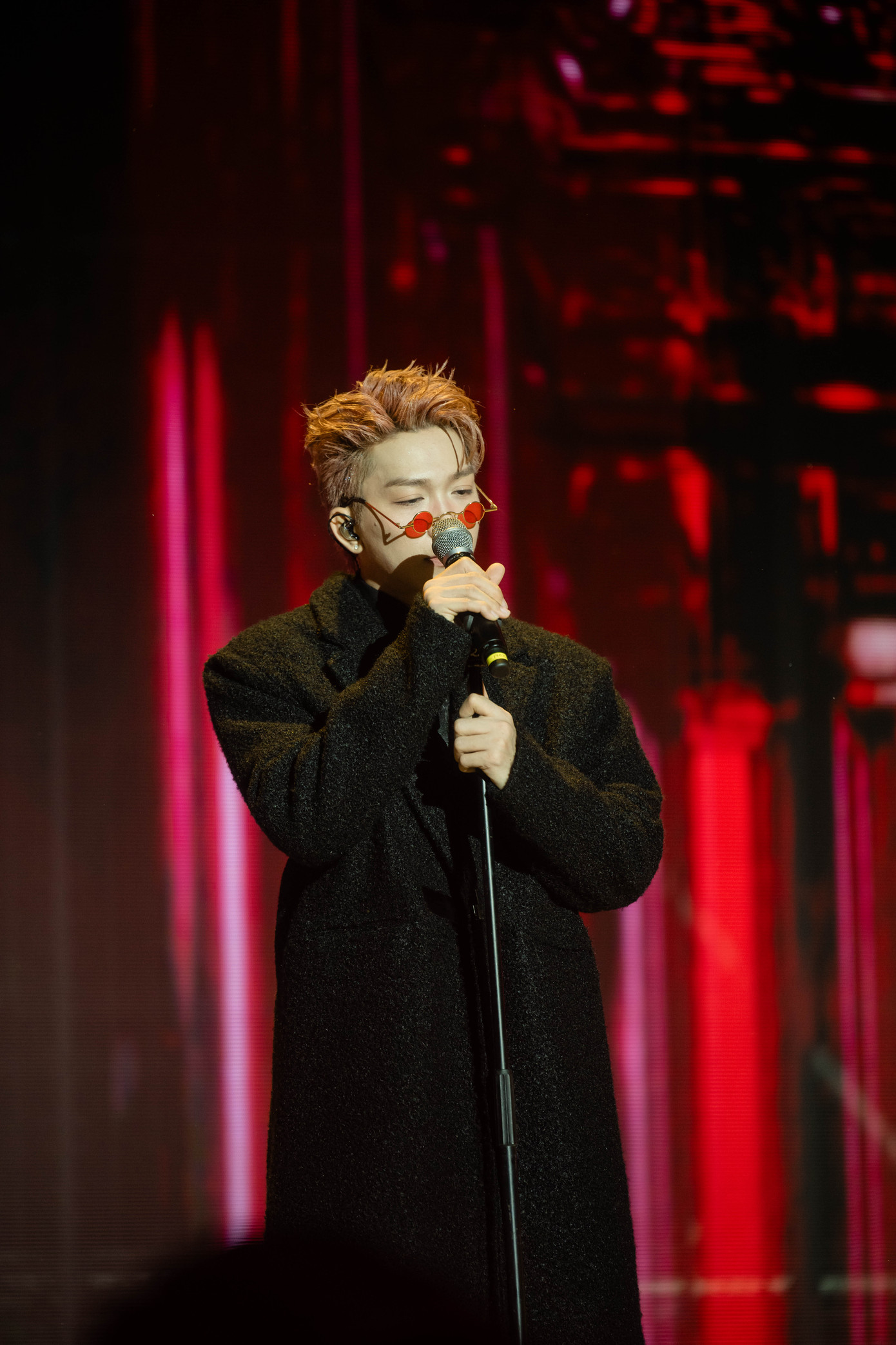 Đại diện ban tổ chức cho biết giá vé cho Gai concert tại Hà Nội dao động từ 850.000 đồng đến 2.950.000 đồng. Vé sold-out 50% ngay từ ngày mở bán. Trước thềm concert, nhiều người hâm mộ chuẩn bị poster, photobooth để ủng hộ thần tượng.