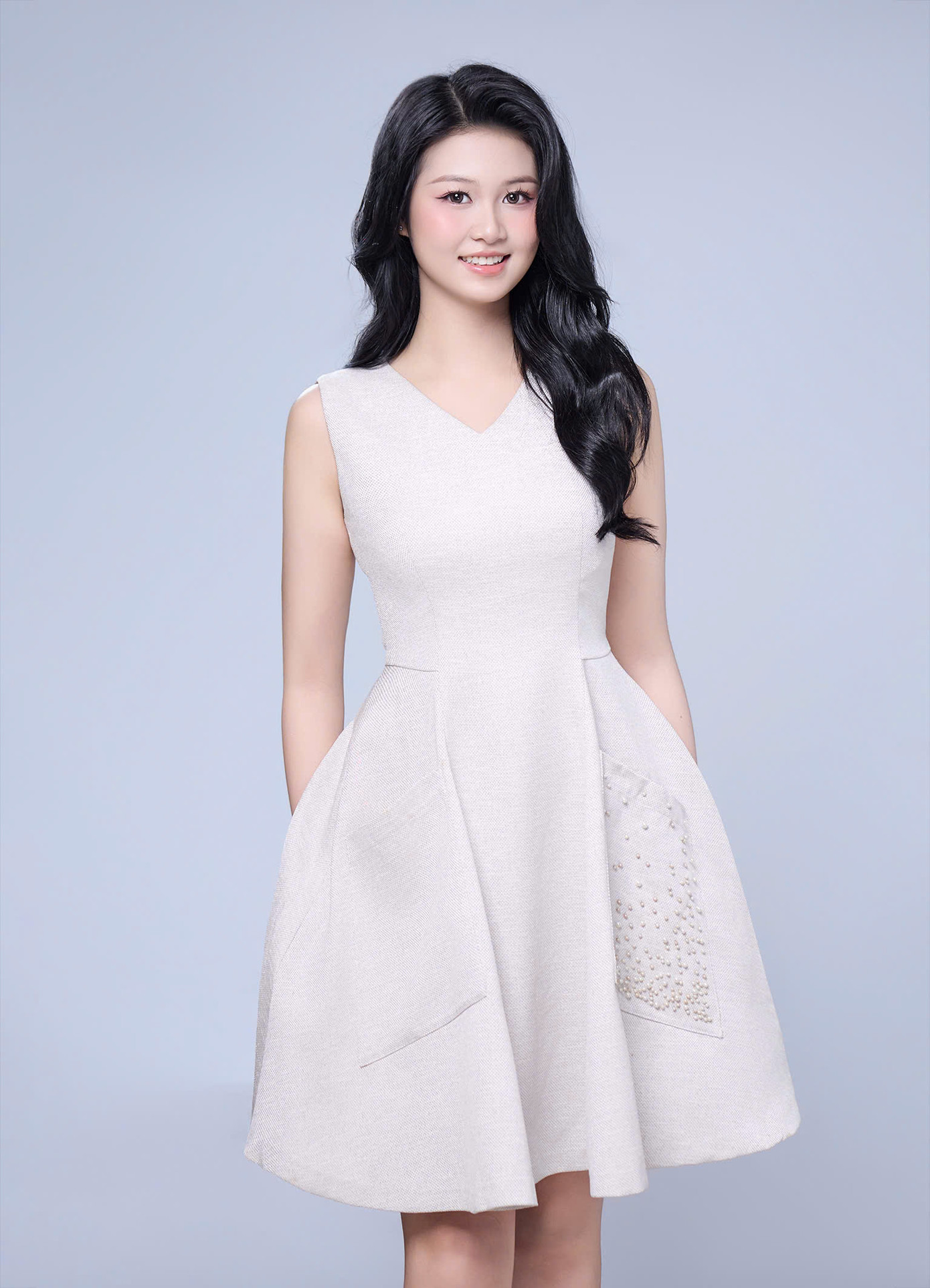 Phương Linh hào hứng sau buổi phỏng vấn vì trả lời được câu hỏi của các giám khảo. Ngoài ra, cô tiết lộ được giám khảo dành lời khen về nhan sắc. “Tôi được khen xinh như búp bê. Hoa hậu Đỗ Thị Hà còn gợi ý cách tạo dáng, chỉnh tóc để thu hút hơn”, Phương Linh nói.