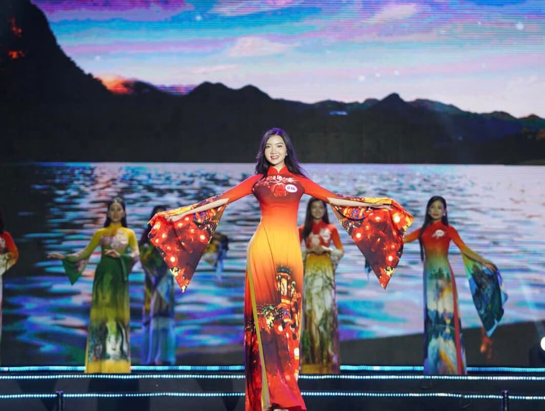 Hồng Hải từng tham gia cuộc thi Người đẹp xứ Tuyên 2022 của tỉnh Tuyên Quang và lọt vào top 10. Đây cũng là lần đầu cô tham gia một cuộc thi sắc đẹp.