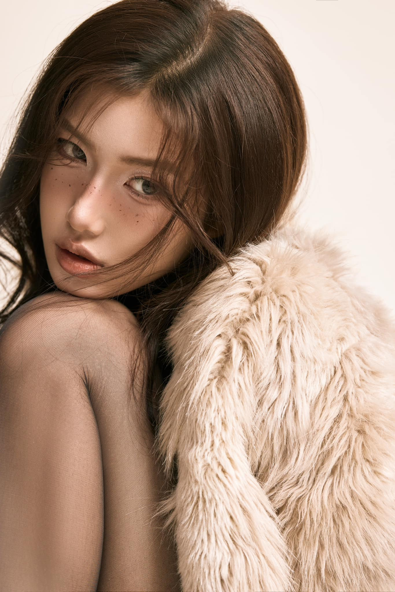 Ngọc Anh tham gia nhiều hoạt động của trường, lớp, là thành viên của các câu lạc bộ điền kinh, bóng rổ. Cô từng giành Huy chương Vàng đồng diễn tại trường THCS Phú Diễn.