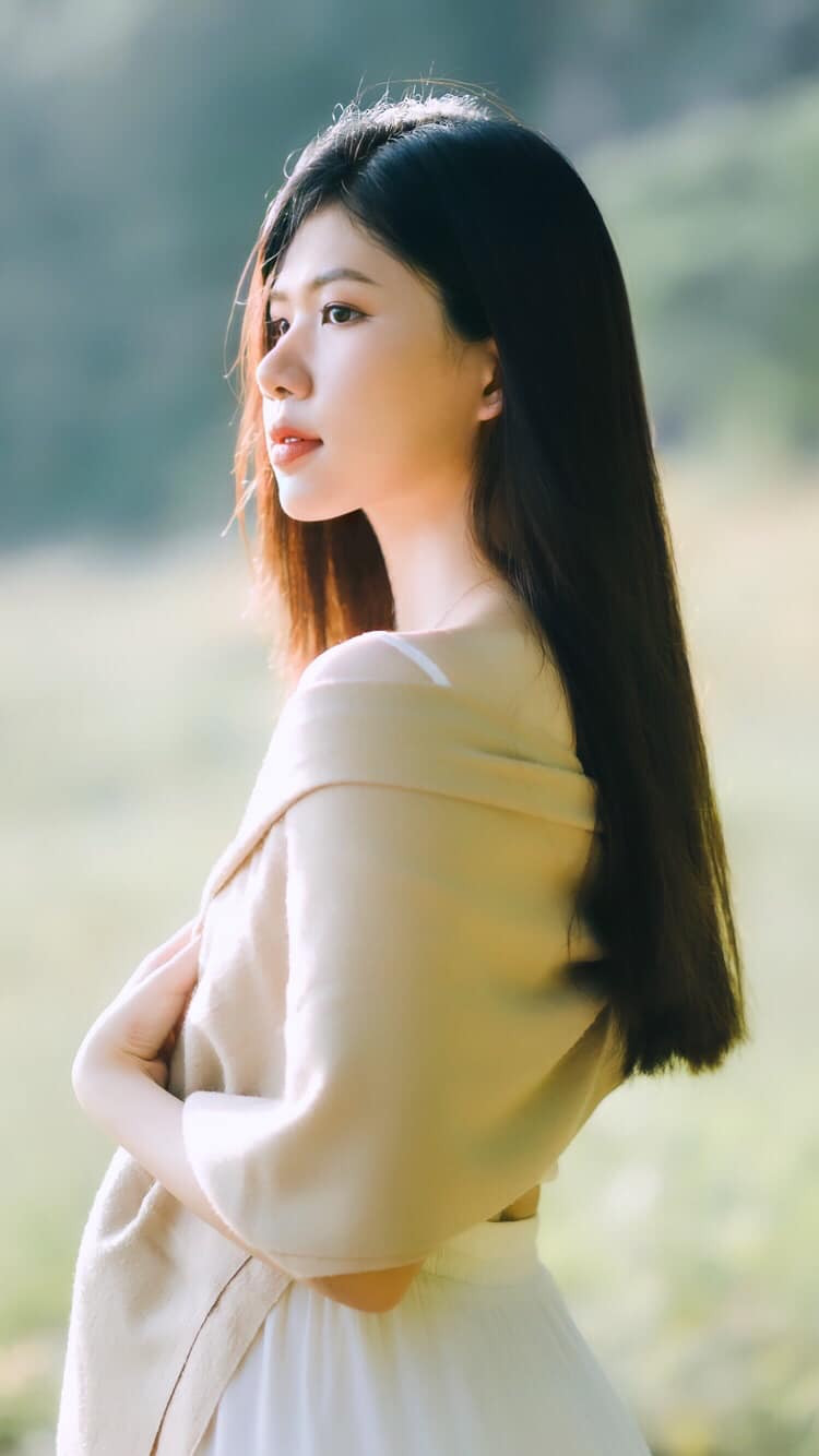 Linh Đan nói lý do lớn nhất khiến cô quyết định tham gia Hoa Hậu Việt Nam đó là cảm giác nhớ sân khấu. “Tôi từng may mắn được tỏa sáng ở trên sân khấu những năm học cấp 3, nhưng đã tạm gác lại niềm yêu thích nghệ thuật để theo đuổi con đường học vấn. Sau khi hoàn thành việc học và công tác ở một số doanh nghiệp trong và ngoài nước, tôi nhận ra bên trong mình vẫn còn nhiều lưu luyến với sân khấu. Chính vì vậy, tôi quyết định cho bản thân thêm một cơ hội để được sống hết mình với nhiệt huyết tuổi trẻ”, cô nói.