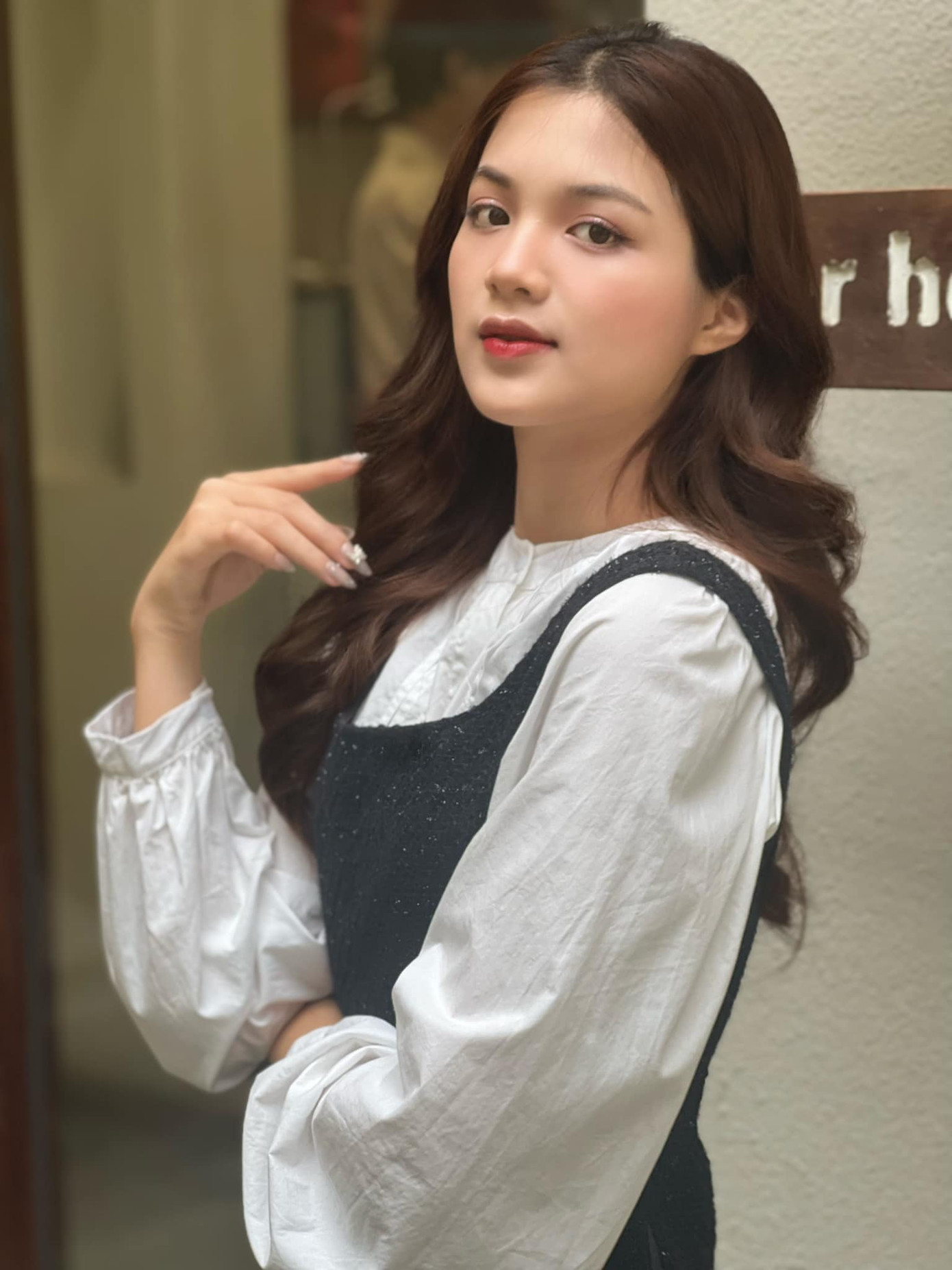 Minh Thu cho biết có những ngày cô vừa học vừa làm từ sáng sớm đến tối muộn, đi 30 km trong một ngày cho hai công việc. “Tôi luôn cố gắng làm tốt cả việc học lẫn công việc vì bản tính cầu toàn, không muốn việc này ảnh hưởng đến việc kia”, cô nói.