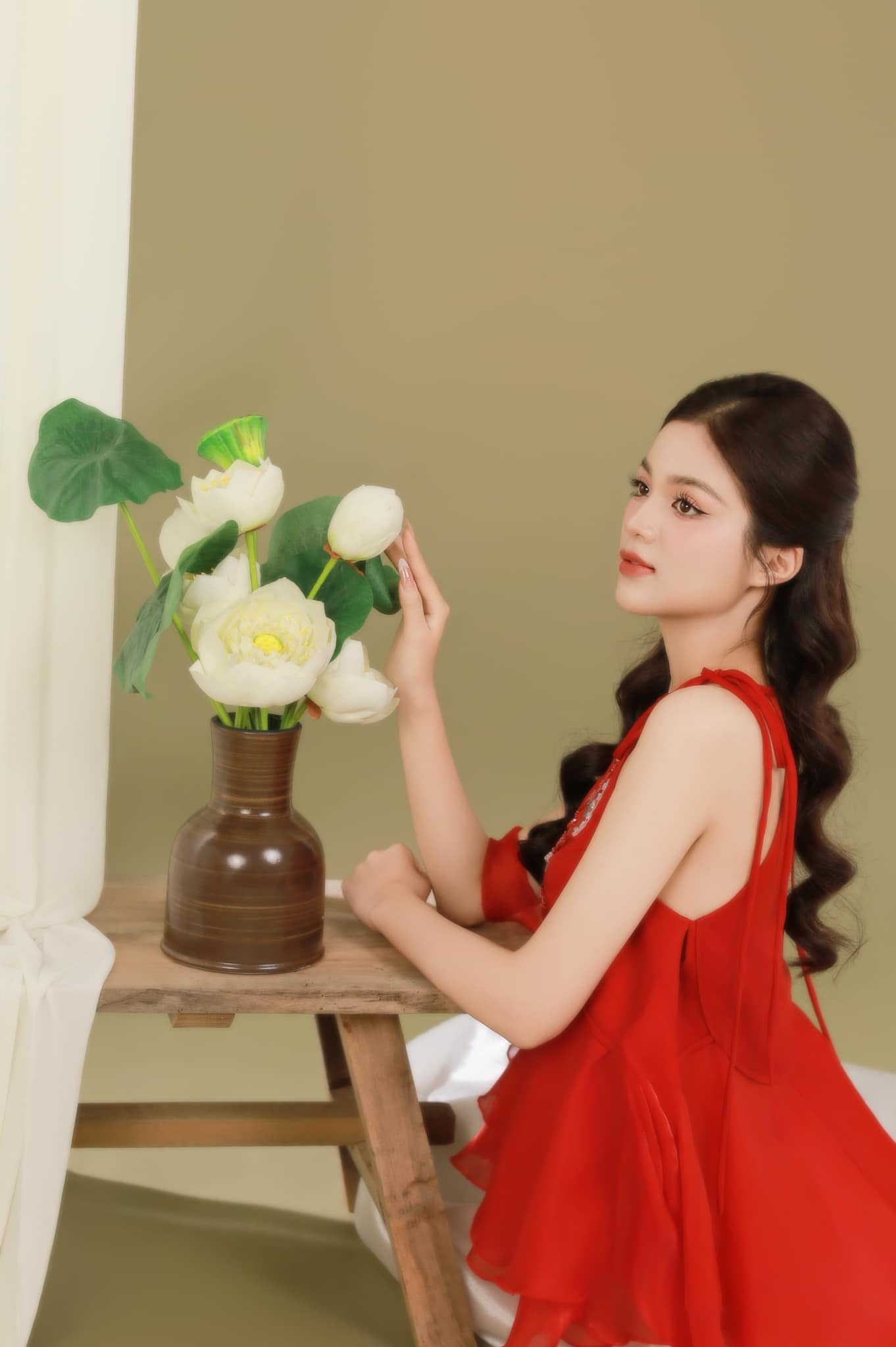 Ngay từ năm nhất đại học, Minh Thu đã tham gia Liên chi hội khoa để học hỏi thêm, mở rộng mối quan hệ xã hội và tích lũy kinh nghiệm. Đồng thời, cô luôn nỗ lực trong học tập để đạt được GPA ở mức cao.