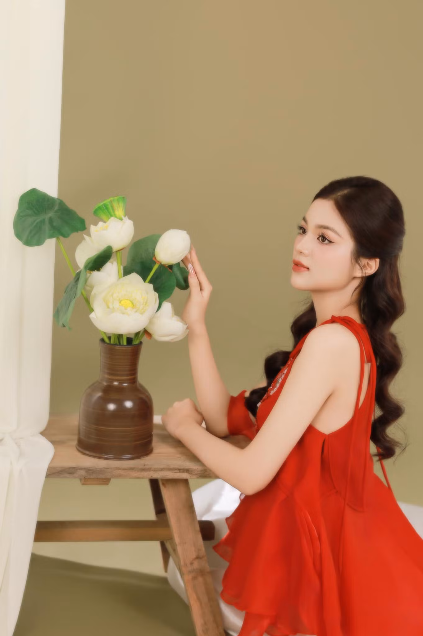 Ngay từ năm nhất đại học, Minh Thu đã tham gia Liên chi hội khoa để học hỏi thêm, mở rộng mối quan hệ xã hội và tích lũy kinh nghiệm. Đồng thời, cô luôn nỗ lực trong học tập để đạt được GPA ở mức cao.