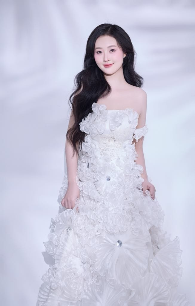 Nữ sinh Đại học Ngoại thương lựa chọn Hoa hậu Việt Nam vì đây là cuộc thi tôn vinh nét đẹp truyền thống, chưa qua phẫu thuật thẩm mỹ.