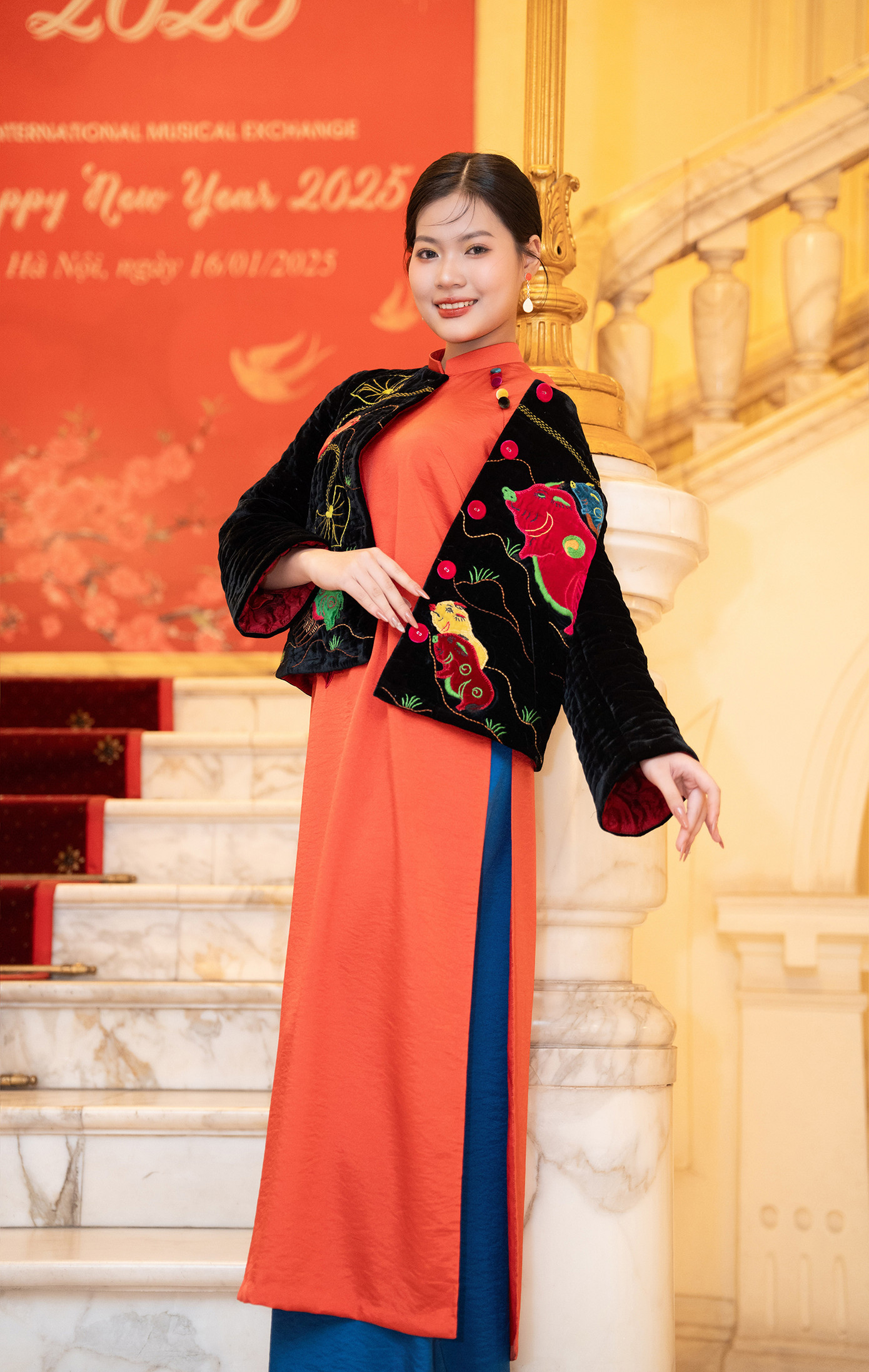 Yến Linh đang là sinh viên ngành Thiết kế nội thất tại Đại học Mỹ Thuật Công Nghiệp. Cô có bằng tiếng Nhật JLPT, hạng N4.