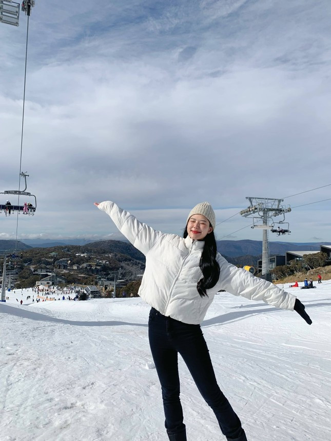 Linh Đan nói cô hay được mọi người gọi là “con nhà người ta”. Nhiều người nghĩ cô vẹn toàn và dường như có đủ mọi thứ. Tuy nhiên, cô cho biết hành trình của mình không hề dễ dàng chút nào, mọi thứ đều đến từ sự nỗ lực, kiên trì và kỷ luật của bản thân.