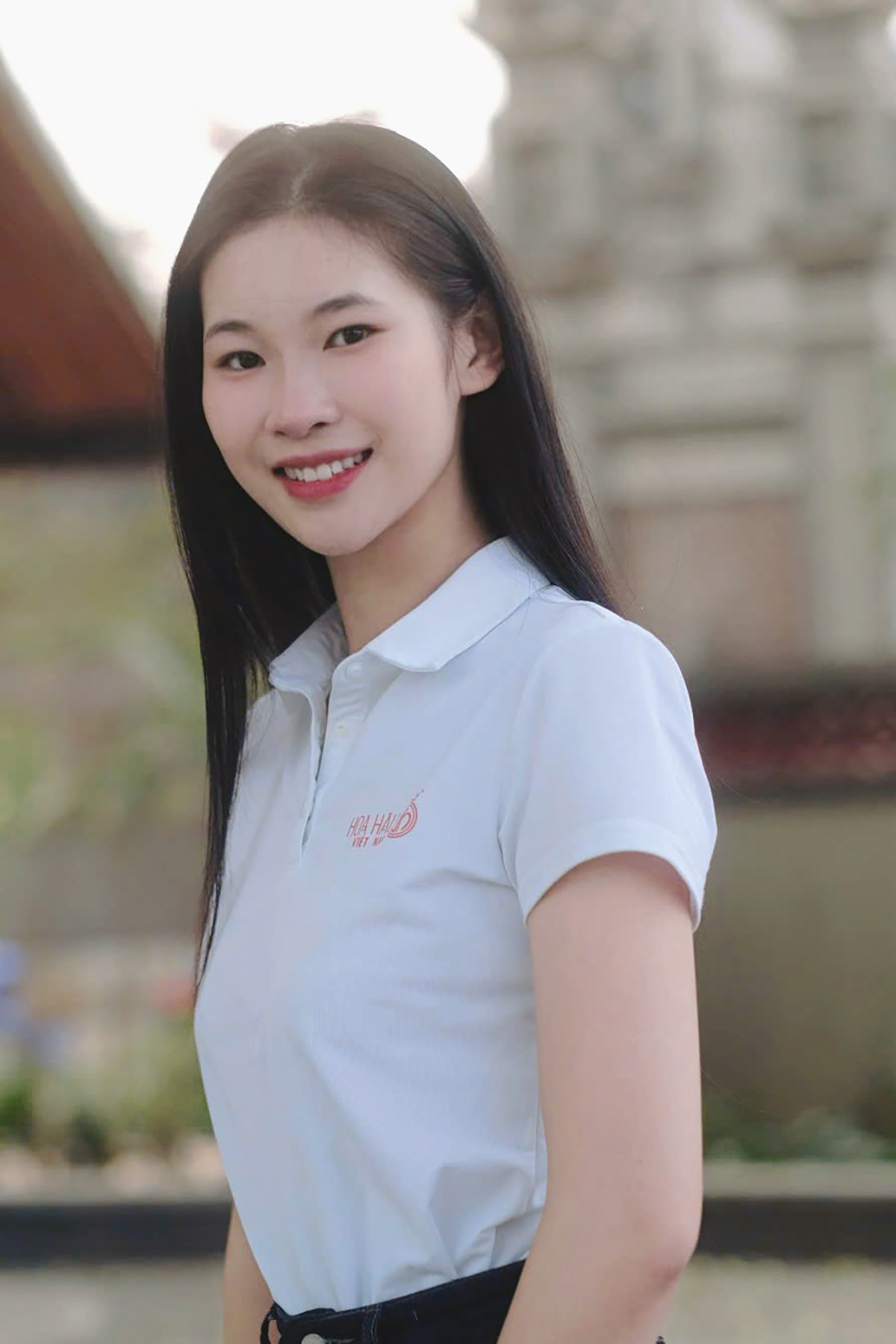 Trong suốt quá trình học tập, cô luôn nỗ lực duy trì thành tích tốt. Trong kỳ thi tốt nghiệp THPT, cô là thủ khoa đầu ra khối A00 của trường. Năm lớp 9, 11 và 12, cô là thành viên của đội tuyển học sinh giỏi môn Toán tham dự kỳ thi học sinh giỏi cấp tỉnh.