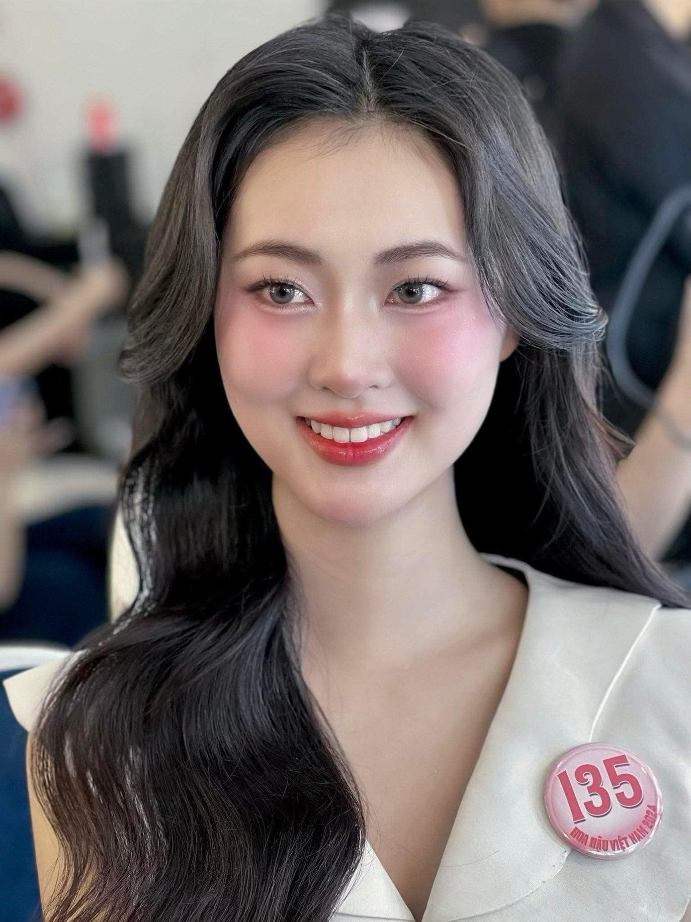 Tú Anh chia sẻ phải đến năm thứ 4 đại học mới lần đầu đăng ký tham gia một cuộc thi sắc đẹp vì là người nhút nhát, sợ bị người khác phán xét, đánh giá. Về sau, cô nghĩ lại và cảm thấy tuổi trẻ nên trải nghiệm những thứ mới để không phải tiếc nuối.