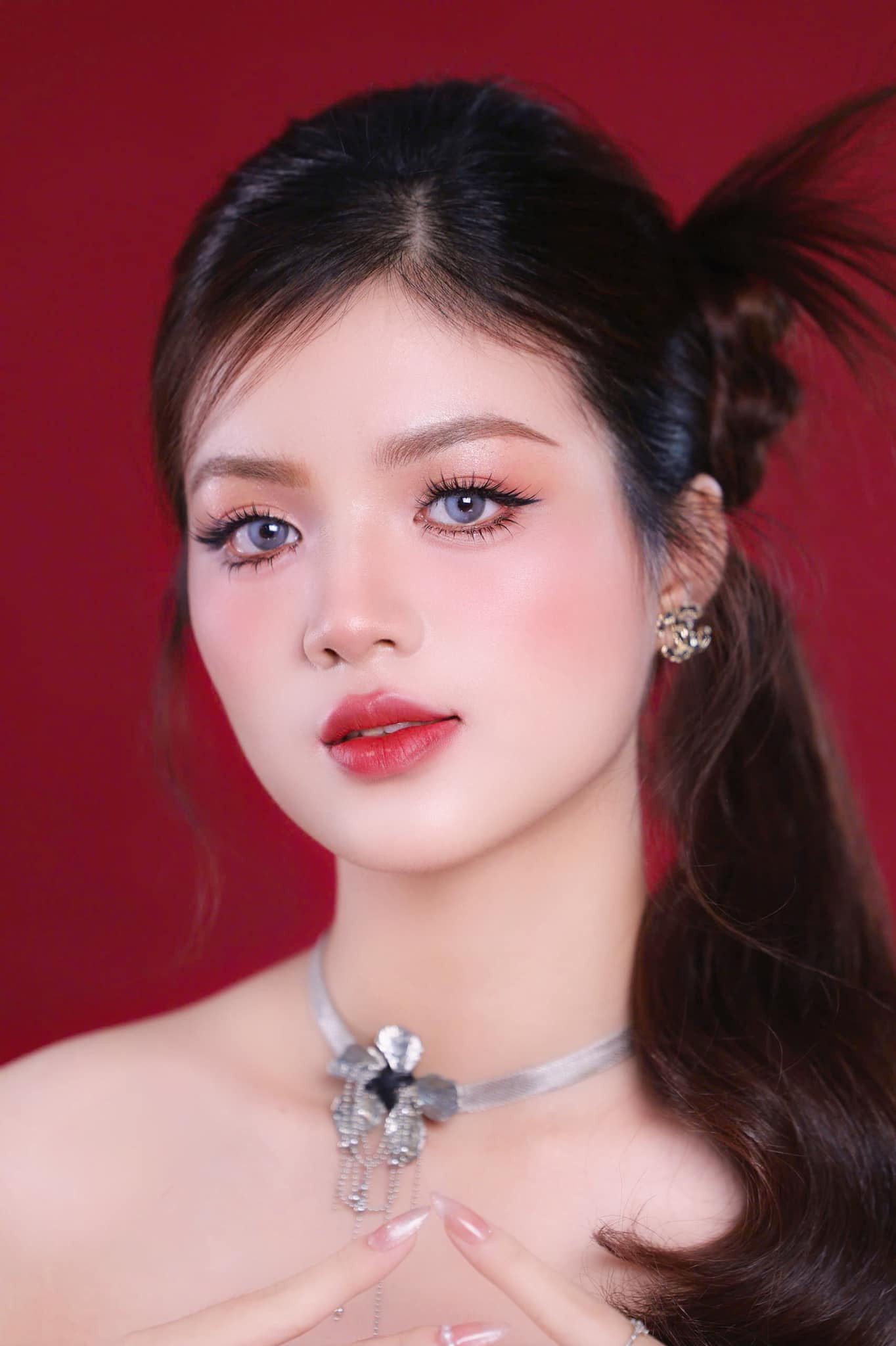 Minh Thu đang học chuyên ngành Marketing thương mại, thuộc khoa Marketing. “Marketing là một trong những ngành học hàng đầu, mọi doanh nghiệp, tổ chức hay cá nhân đều thực hiện các hoạt động marketing khác nhau. Đó là lý do tôi lựa chọn ngành học này. Tôi là người yêu thích sự sáng tạo, đổi mới, là một người hướng ngoại và thích trải nghiệm, khám phá nhiều điều mới”, cô nói.