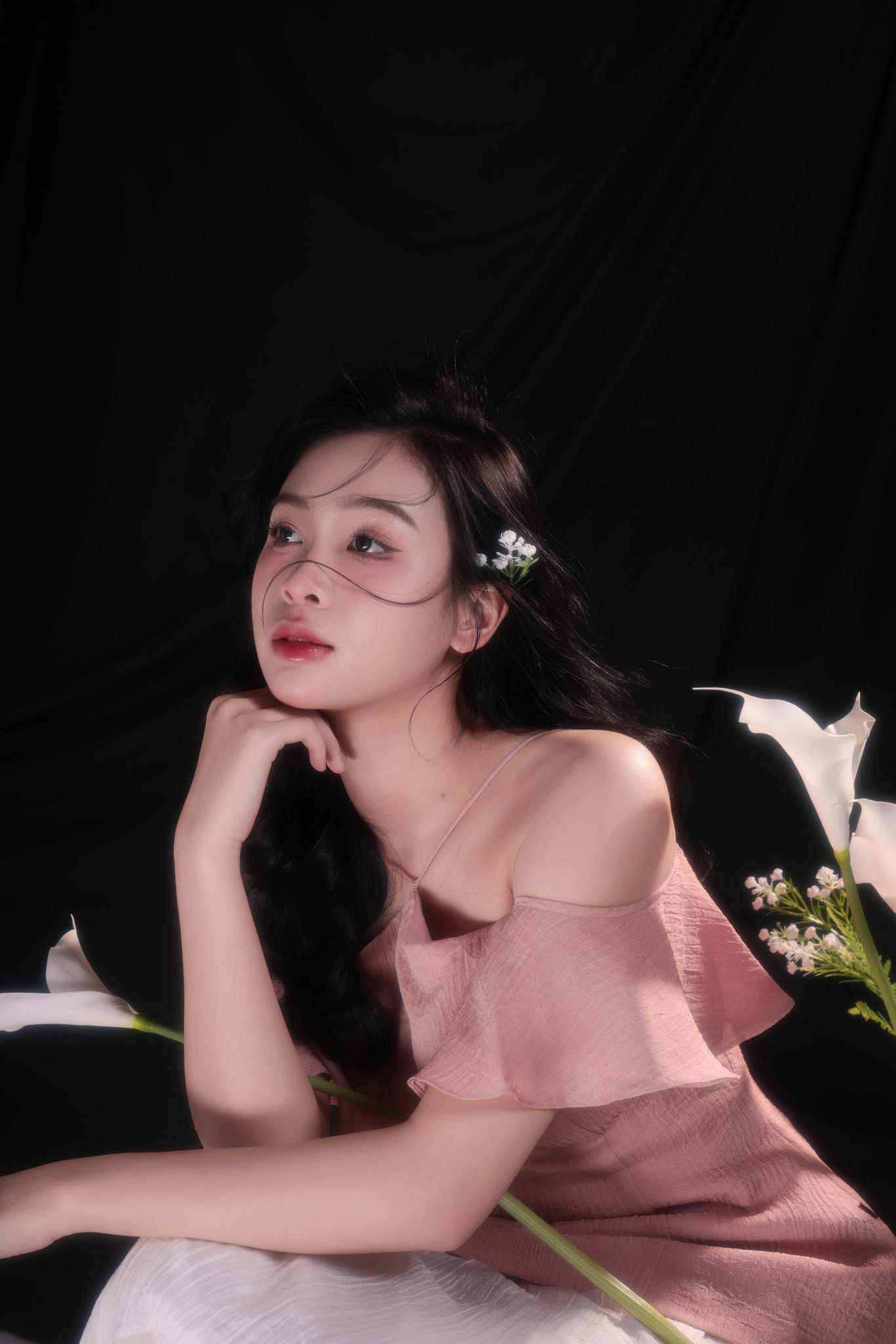 Tham gia cuộc thi, Khánh Linh muốn truyền tải tới các bạn trẻ thông điệp: "Nếu như mọi người bàn tán sau lưng, bạn hãy đi xa nhất có thể, đến khi nào bạn không thể nghe được lời họ nói nữa".