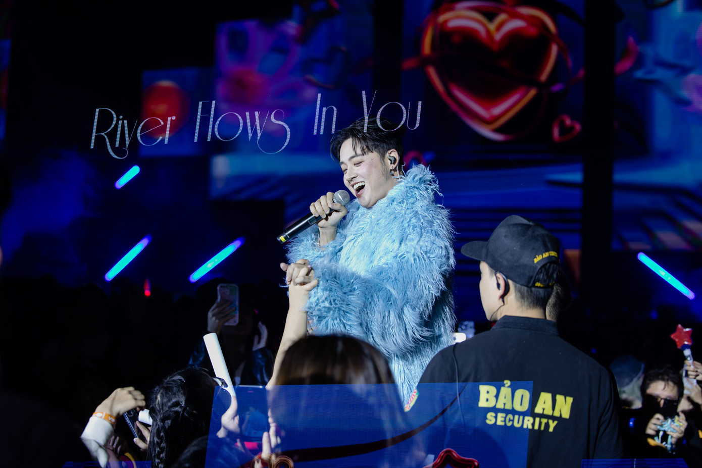 Thanh Duy là người trình diễn solo đầu tiên trong chương trình. Anh mang đến các ca khúc Không quê đâu nha, Tinh tú cầu, Turn me on. Phong cách trình diễn gần gũi của nam ca sĩ chiếm được cảm tình của khán giả.