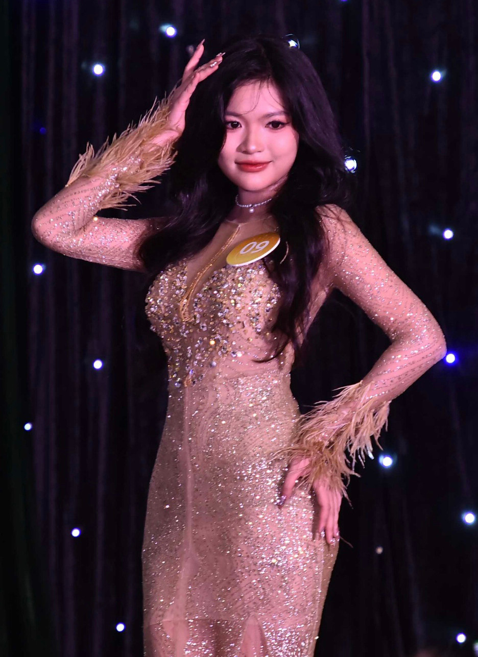 Tại vòng nhân trắc học, Yến Linh cho biết số đo của cô không có nhiều thay đổi so với trước đây. “Khi ở nhà, chiều cao tôi tự đo được là 1,69 m. Tại vòng nhân trắc học, chiều cao của tôi là 1,68 m”, cô nói.