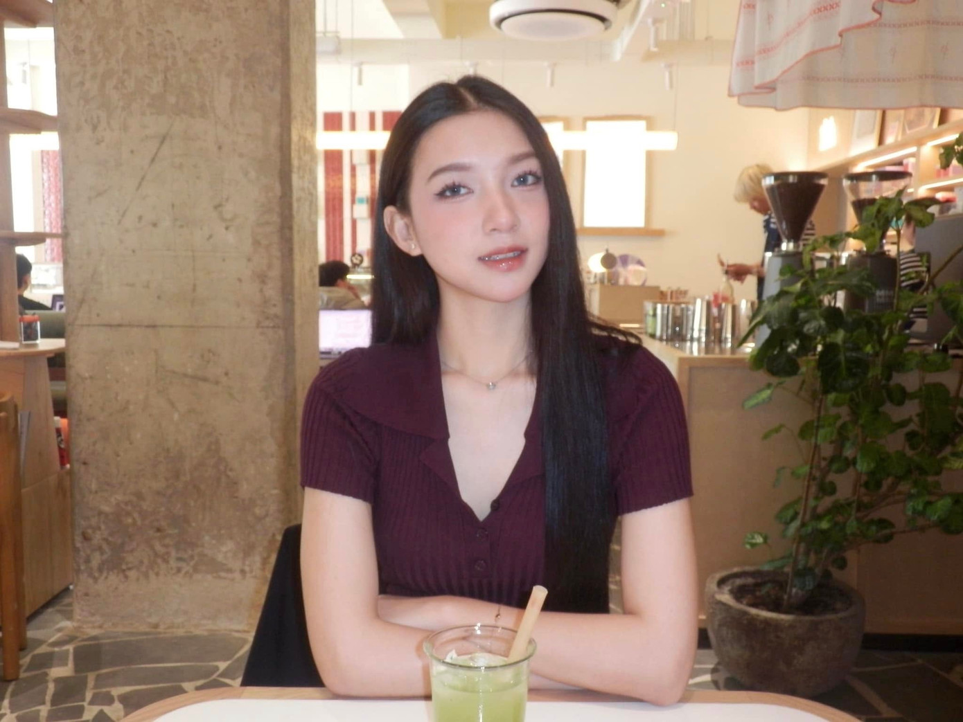 Cô gái Tiền Giang thường để tóc thẳng, trang điểm nhẹ nhàng để tôn lên vẻ trẻ trung.