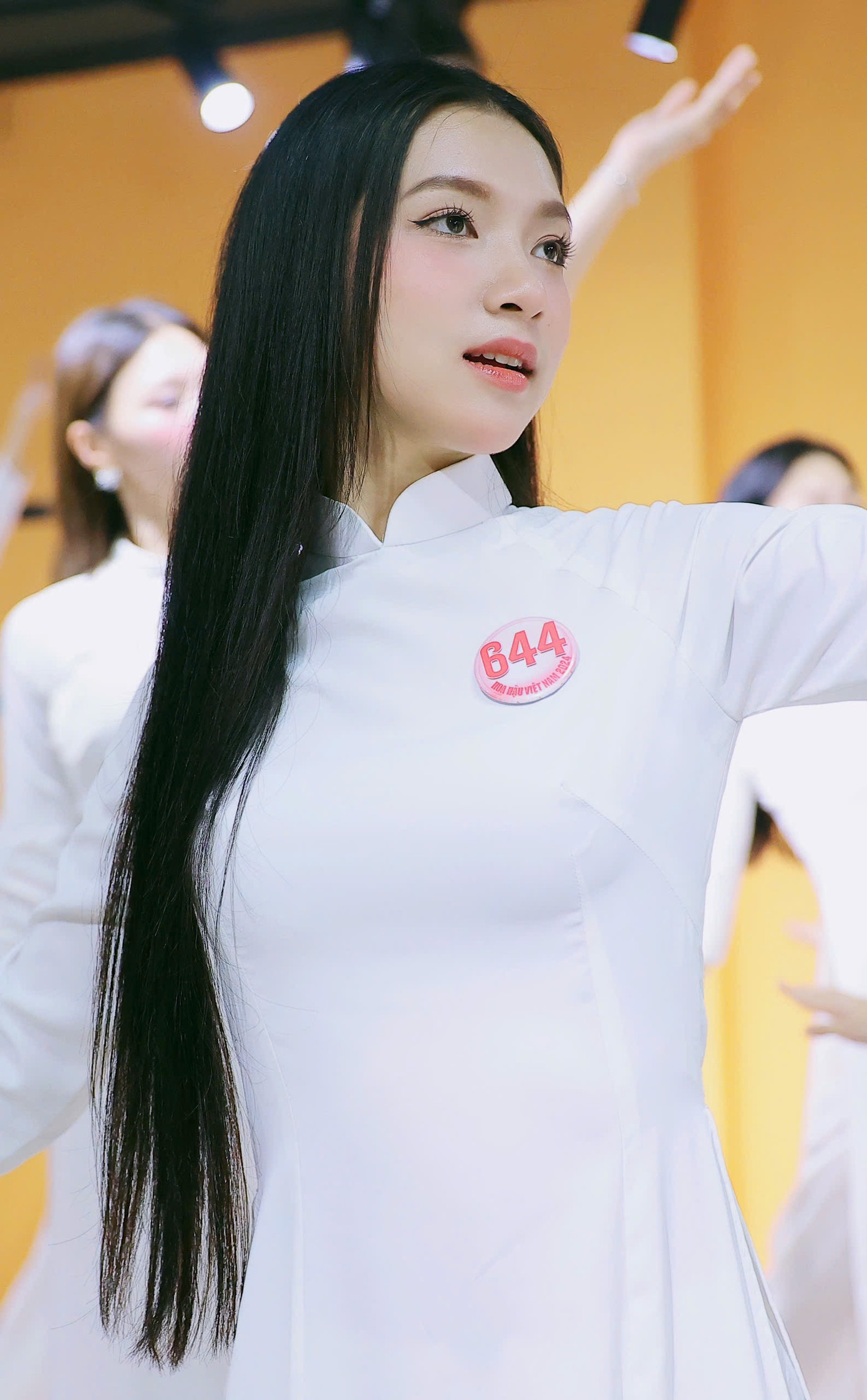 Chia sẻ về các thí sinh trong buổi tập, biên đạo múa Đỗ Mạnh Trường cho biết: "Bài múa với nhiều động tác khó, phức tạp sẽ là thử thách với các thí sinh. Tuy nhiên, tôi nhận thấy các bạn có tư duy tốt, tiếp thu nhanh và ham học hỏi. Với tố chất của thí sinh, tôi tin các bạn tỏa sáng trong thời gian tới".