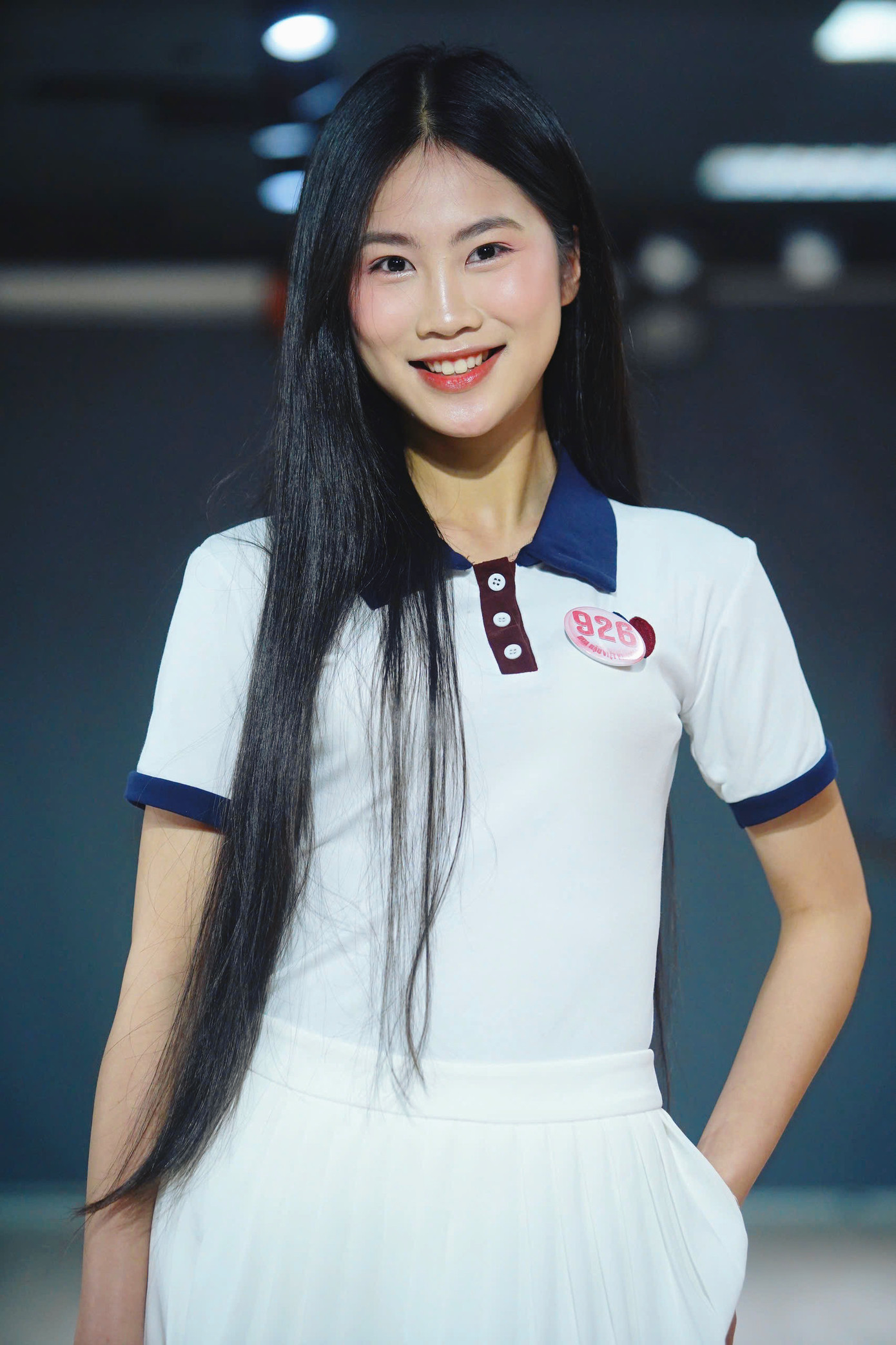 Nguyễn Thị Thu Hằng và Đinh Hoàng Linh Đan gây chú ý với suối tóc dài, thẳng tự nhiên.