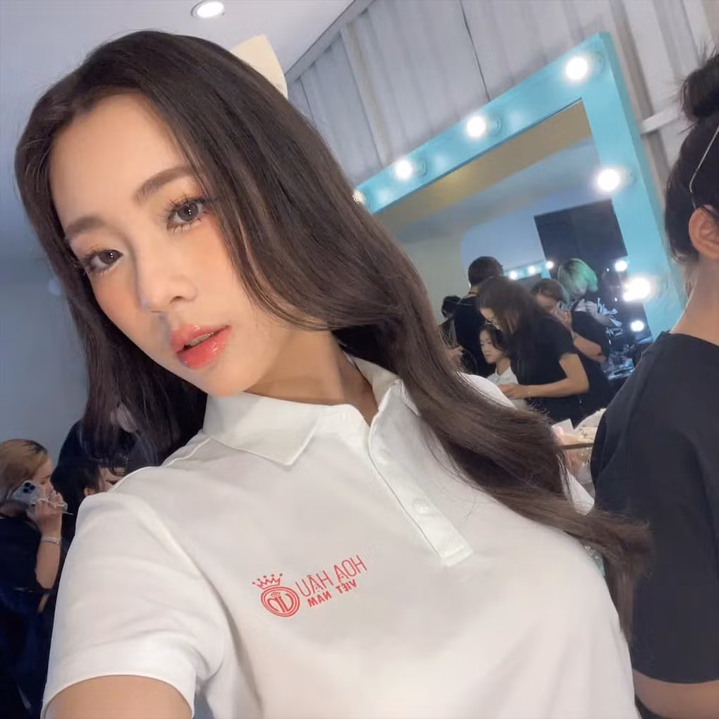 Phương Chi cho biết cô tham gia Hoa hậu Việt Nam 2024 vì muốn cho bản thân cơ hội bước ra khỏi vùng an toàn, có cơ hội thử sức những cái mới, cái hay, từ đó hiểu rằng bản thân đang thiếu sót gì để trở thành phiên bản tốt nhất của chính mình.
