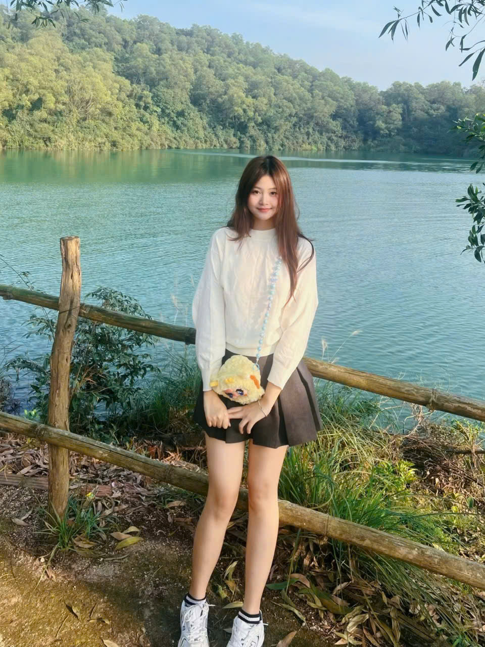 Ngoài việc học, Phương Linh thích tham gia các hoạt động để rèn luyện thêm kỹ năng sống. Cô từng giành giải tại The 6th foundation model Asian Meeting 2020 với dự án Chung tay chữa lành biển cả của chúng ta, giải Ba cờ vua cấp trường, King and Queen của trường THPT Phạm Hồng Thái, và các cuộc thi nhảy lớn nhỏ tại trường và địa phương.