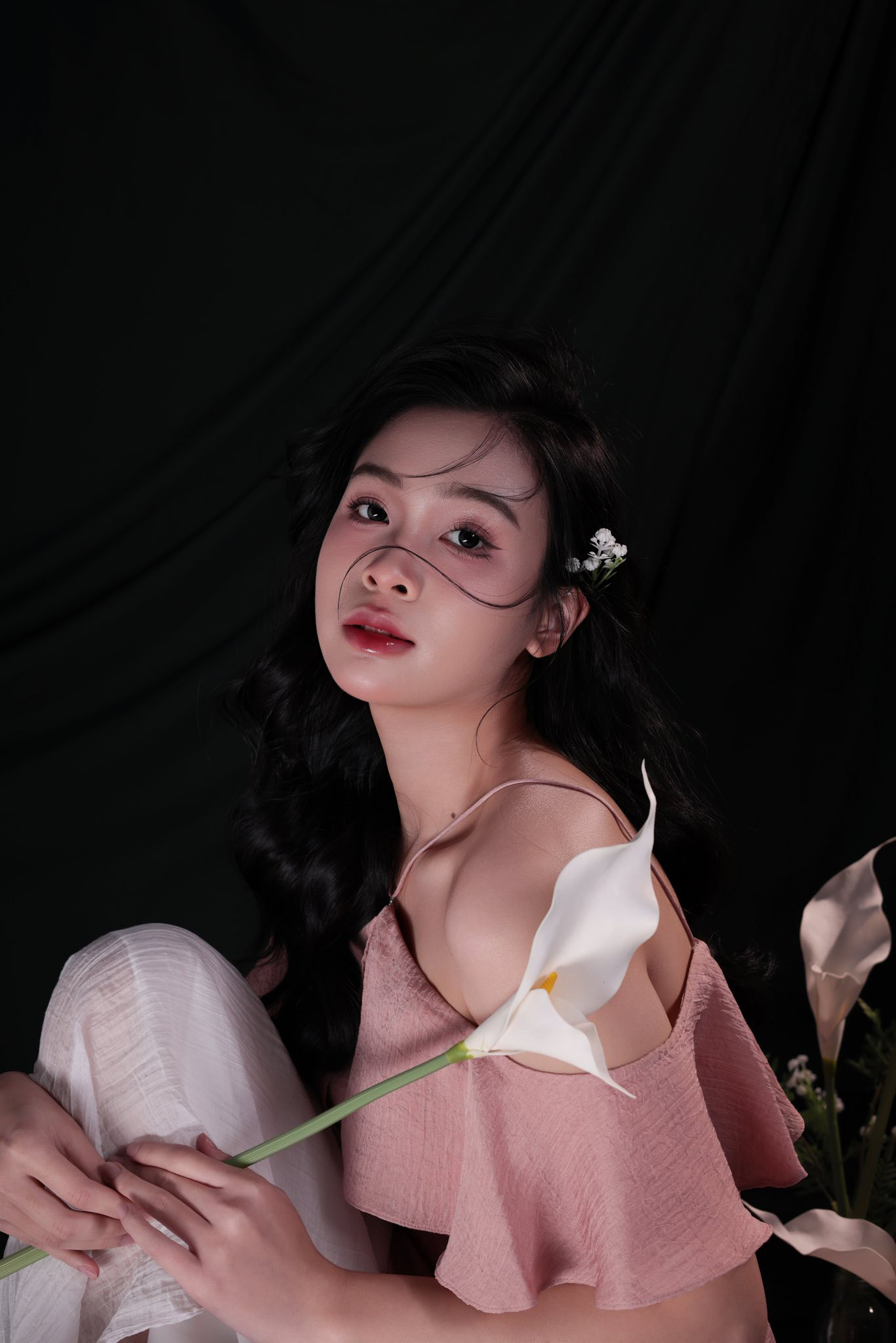 Tham gia cuộc thi, Khánh Linh muốn truyền tải tới các bạn trẻ thông điệp: "Nếu như mọi người bàn tán sau lưng, bạn hãy đi xa nhất có thể, đến khi nào bạn không thể nghe được lời họ nói nữa".