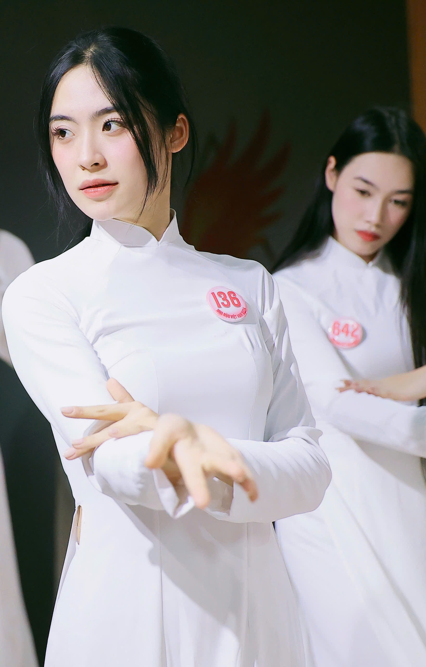 Nhiều thí sinh chia sẻ họ gặp khó khăn trong việc nhớ các động tác và đứng đúng đội hình.