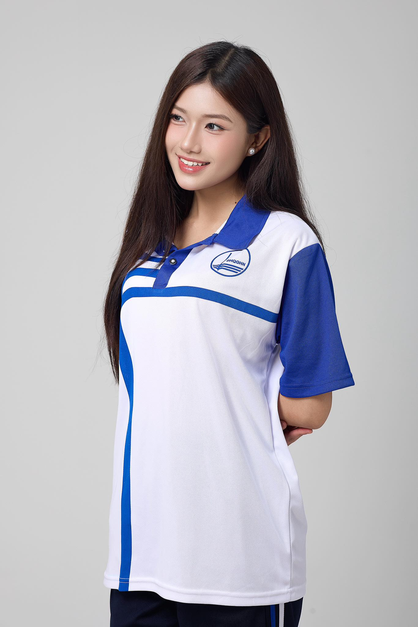 Ngọc Anh là sinh viên Đại học Kinh tế (Đại học Quốc gia Hà Nội), từng đạt danh hiệu á khôi 2 UEB Charming của trường.