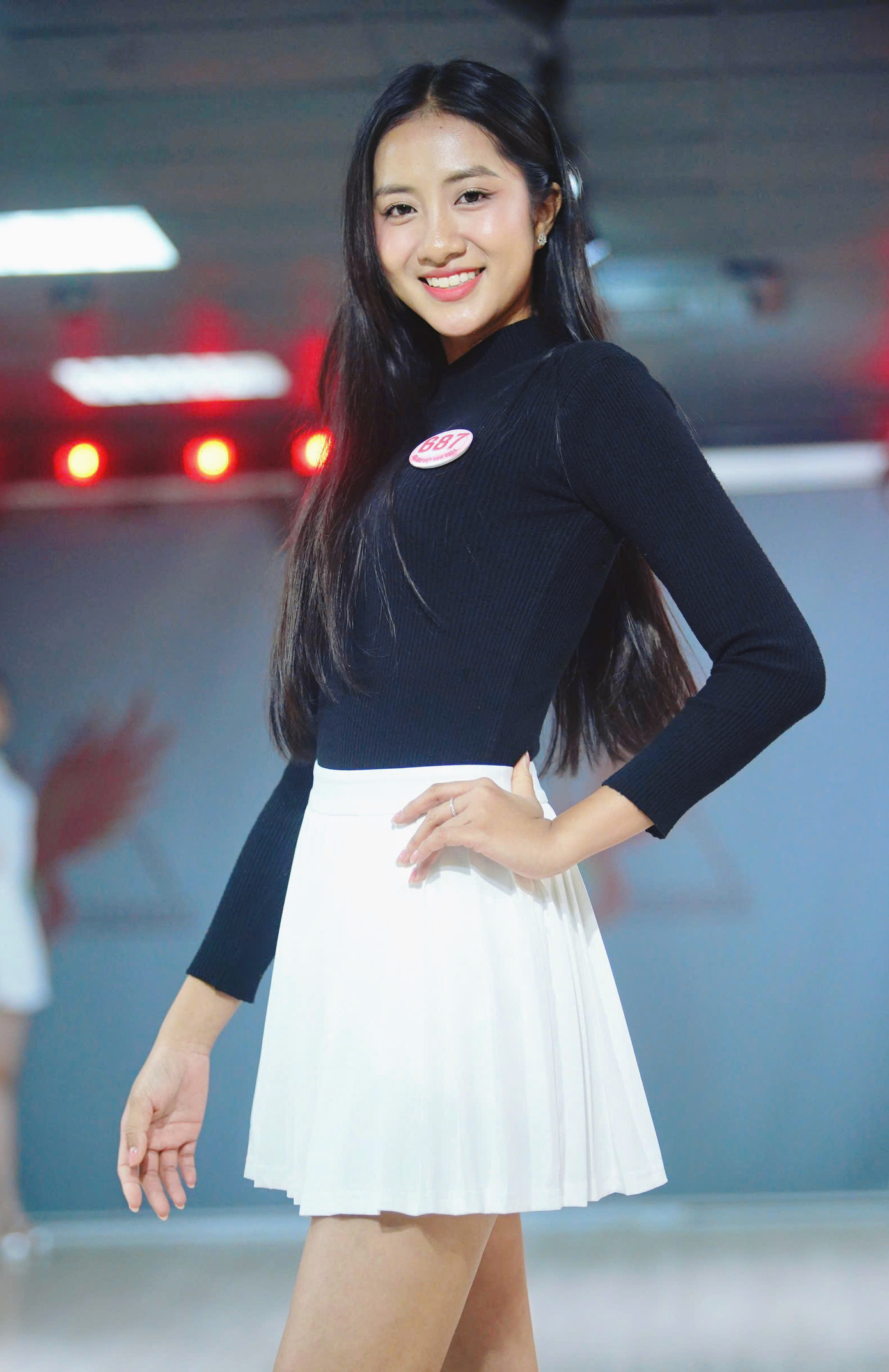 Hà Trúc Linh có nhiều tạo dáng đa dạng trên sàn diễn. Cô có kinh nghiệm thi sắc đẹp và trình diễn khi đăng quang Hoa khôi Đại học Tài chính - Marketing 2023.