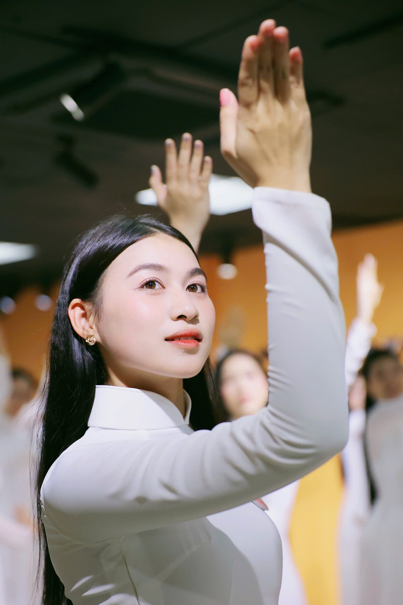 Hôm 1/4, top 41 thí sinh đã có buổi học kỹ năng thuyết trình với MC, Biên tập viên Đỗ Ngọc Sơn. Tiếp theo lịch trình ở chung khảo toàn quốc, thí sinh sẽ được đào tạo về phong thái và học thêm nhiều kỹ năng mới từ các chuyên gia.