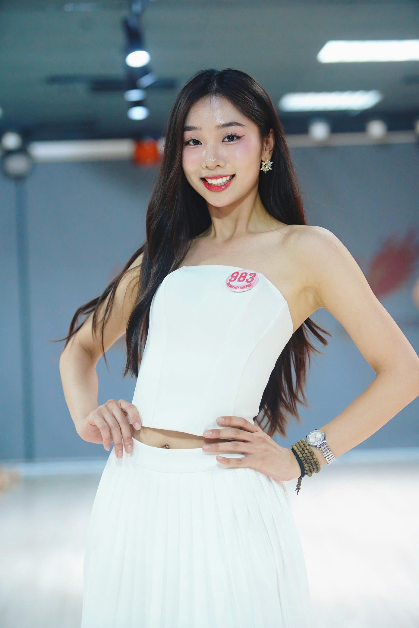 Phạm Thùy Dương có kinh nghiệm thi sắc đẹp, thể hiện sự chủ động trên sàn diễn.