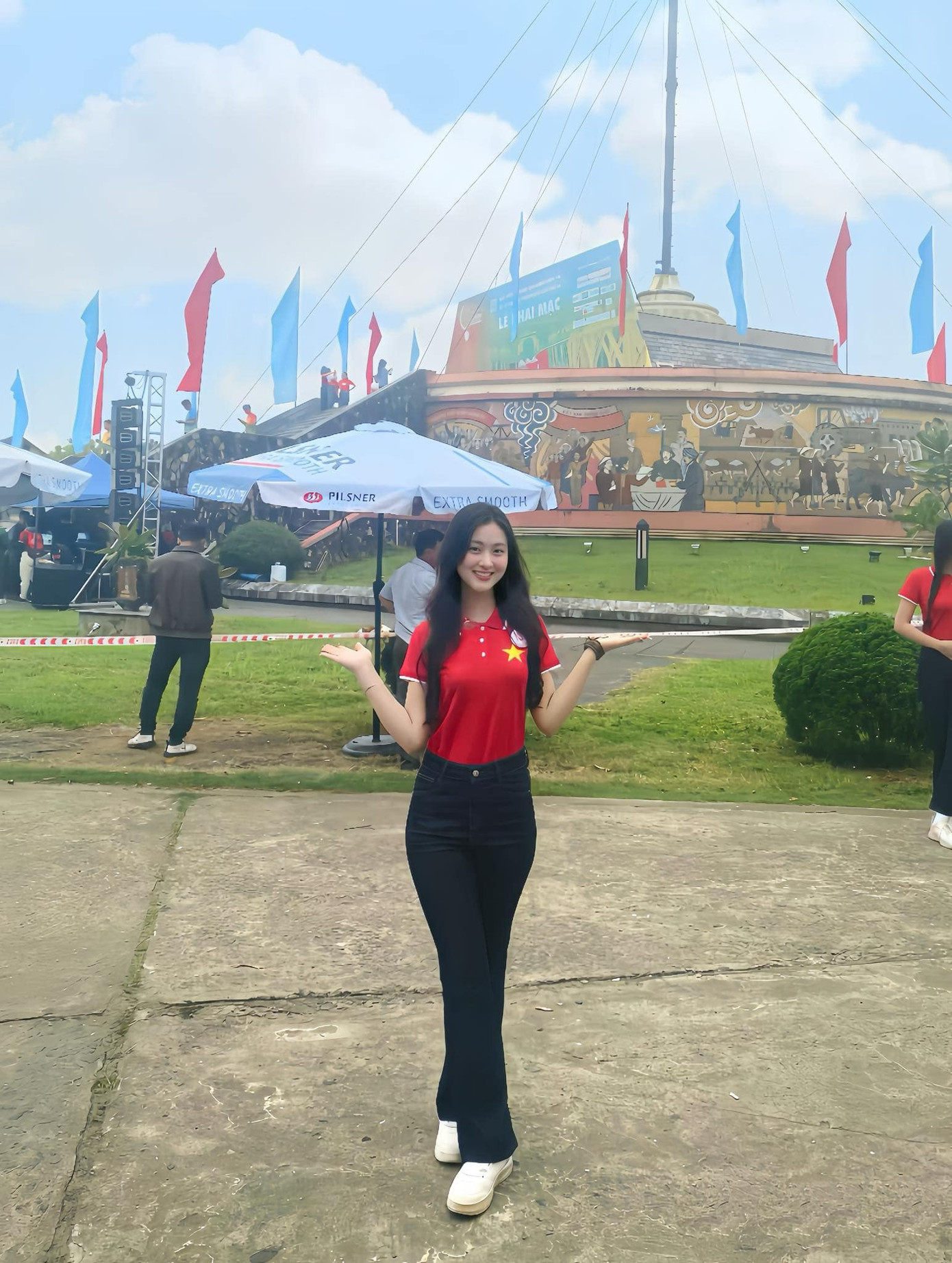 “Điều đặc biệt ở cuộc thi Hoa hậu Việt Nam là tìm kiếm cô gái không chỉ đẹp về ngoại hình, mà còn có tấm lòng nhân ái, biết lan tỏa những giá trị của phụ nữ trong thời đại hội nhập quốc tế”, Tú Anh đánh giá.