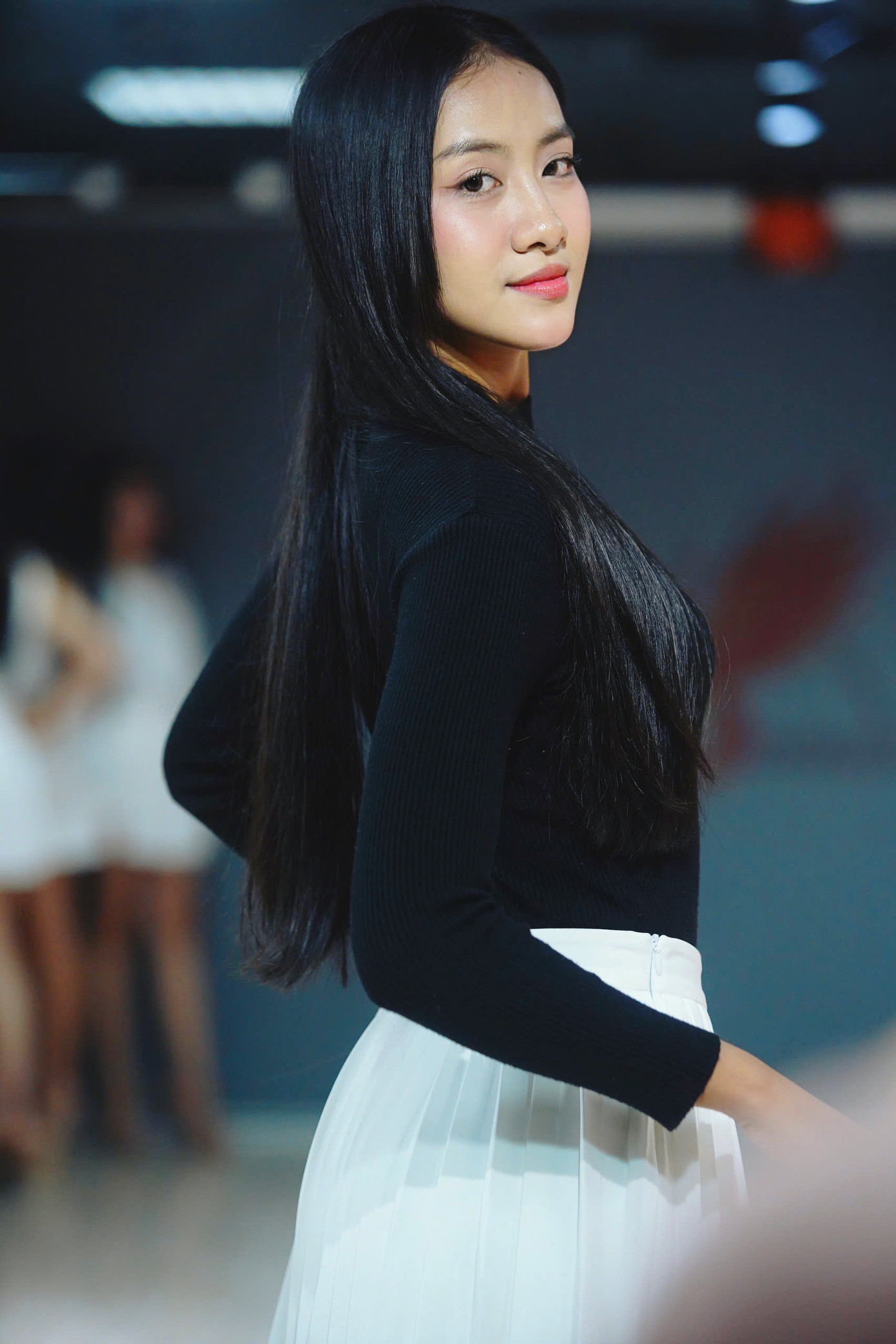 Hà Trúc Linh có nhiều tạo dáng đa dạng trên sàn diễn. Cô có kinh nghiệm thi sắc đẹp và trình diễn khi đăng quang Hoa khôi Đại học Tài chính - Marketing 2023.