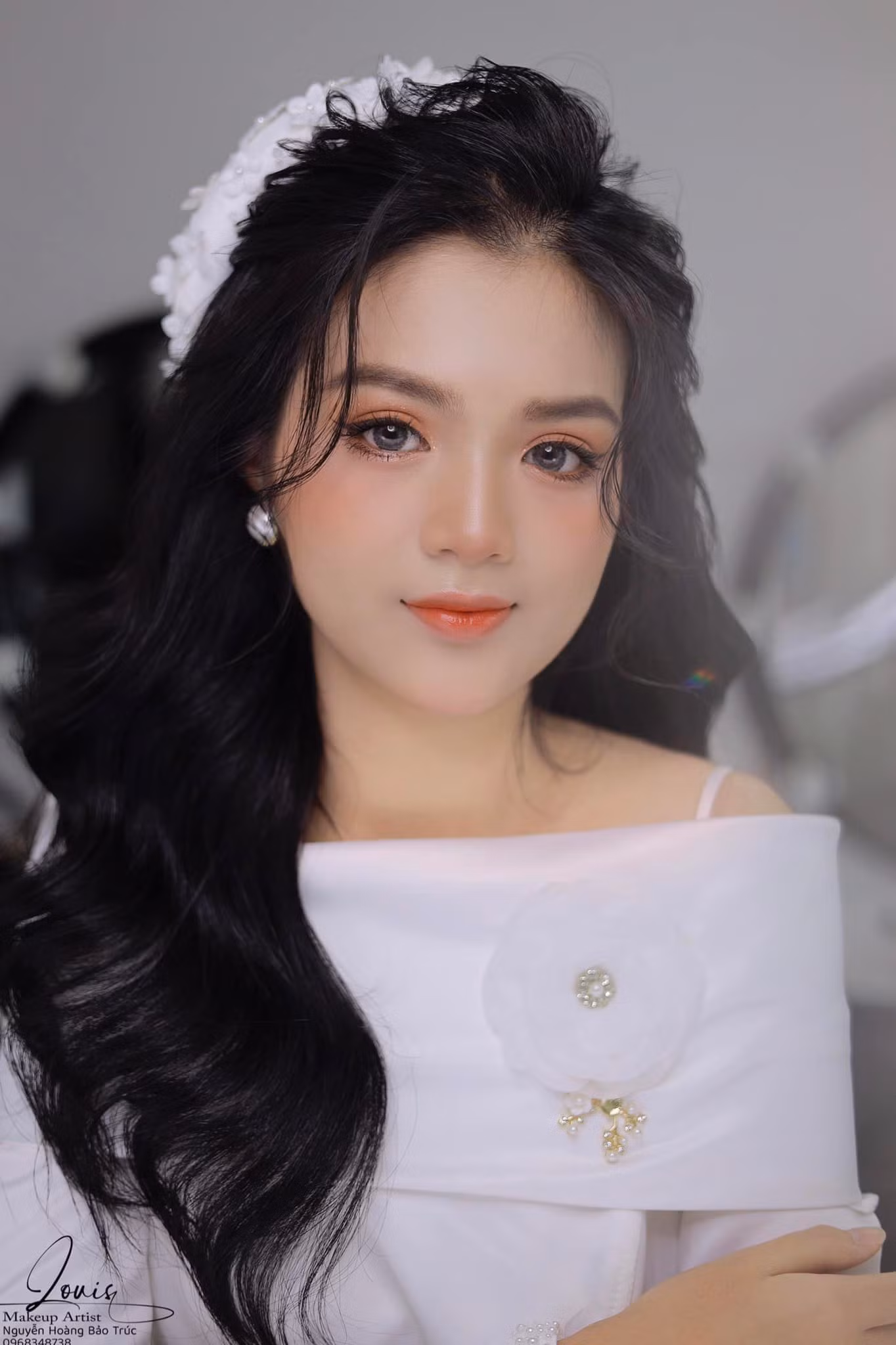 Là một người trẻ rời xa vòng tay gia đình sống tự lập, Minh Thu từng đối mặt với những cám dỗ. “Tôi may mắn có bố mẹ và những anh chị đi trước bảo ban. Bên cạnh đó, bản thân luôn biết dè chừng, thận trọng nên đã luôn cố gắng vượt qua để bước tiếp”, cô nói.