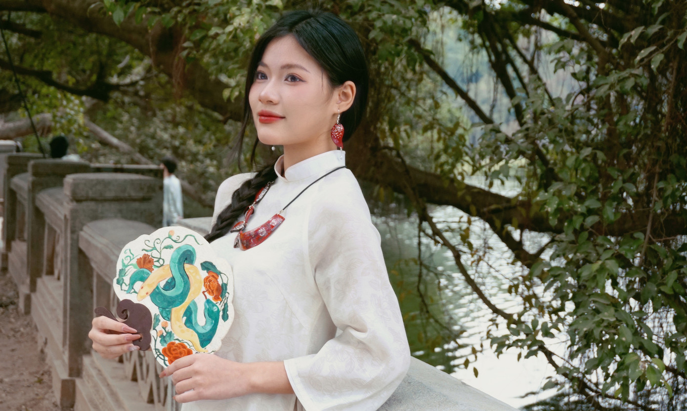 Yến Linh nói cô vốn nhút nhát, rụt rè, lo sợ nhiều điều. “Tôi biết mình còn nhiều thiếu sót và vẫn luôn cố gắng từng ngày để thay đổi bản thân, trở thành phiên bản tốt hơn”, người đẹp cho biết. Yến Linh kể cô giấu bạn bè việc đăng ký tham gia sơ khảo Hoa hậu Việt Nam 2024 và muốn đi thi, cố gắng trong thầm lặng.