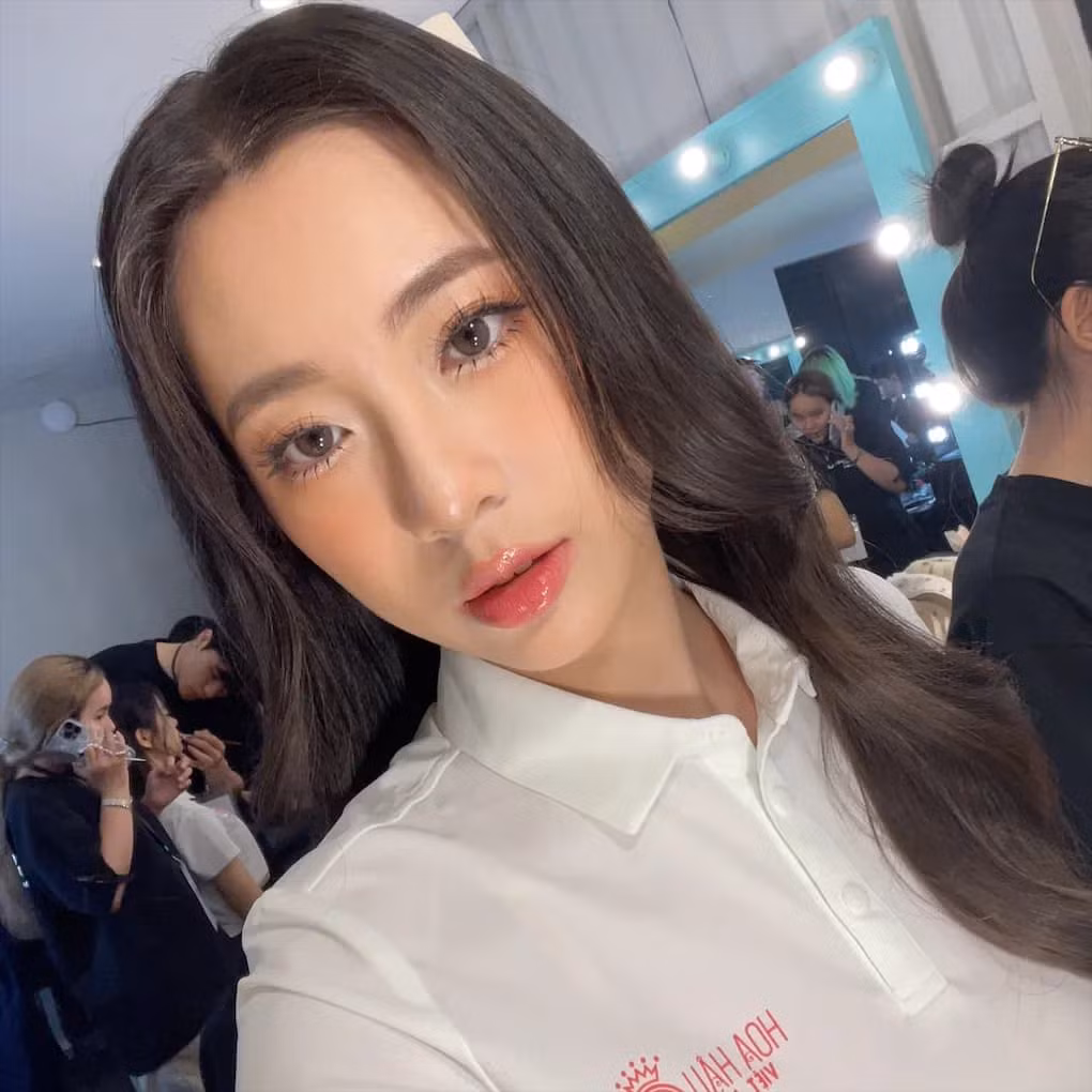 Phương Chi cho biết cô tham gia Hoa hậu Việt Nam 2024 vì muốn cho bản thân cơ hội bước ra khỏi vùng an toàn, có cơ hội thử sức những cái mới, cái hay, từ đó hiểu rằng bản thân đang thiếu sót gì để trở thành phiên bản tốt nhất của chính mình.
