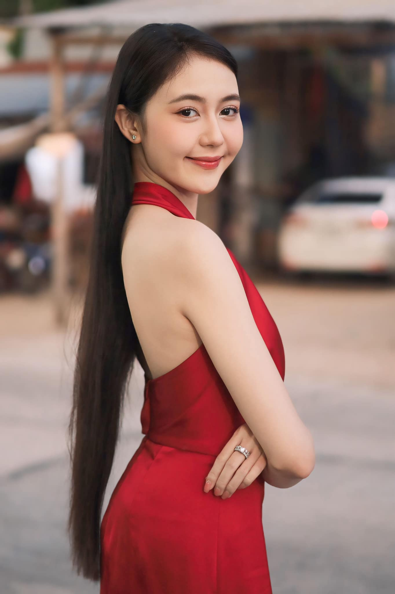 Mỹ Dung đã tốt nghiệp trường Sân khấu Điện ảnh TPHCM và đang dự định học văn bằng hai về kinh tế. Cô cho rằng đam mê nghệ thuật giúp rèn luyện tư duy sáng tạo, sự tinh tế, trong khi đó kinh doanh lại mang lại cho cô kỹ năng biến những ý tưởng sáng tạo thành sản phẩm và dịch vụ thực tiễn. "Tôi luôn tìm cách học hỏi và phát triển bản thân để có thể áp dụng cả hai lĩnh vực này vào công việc và cuộc sống", cô nói.