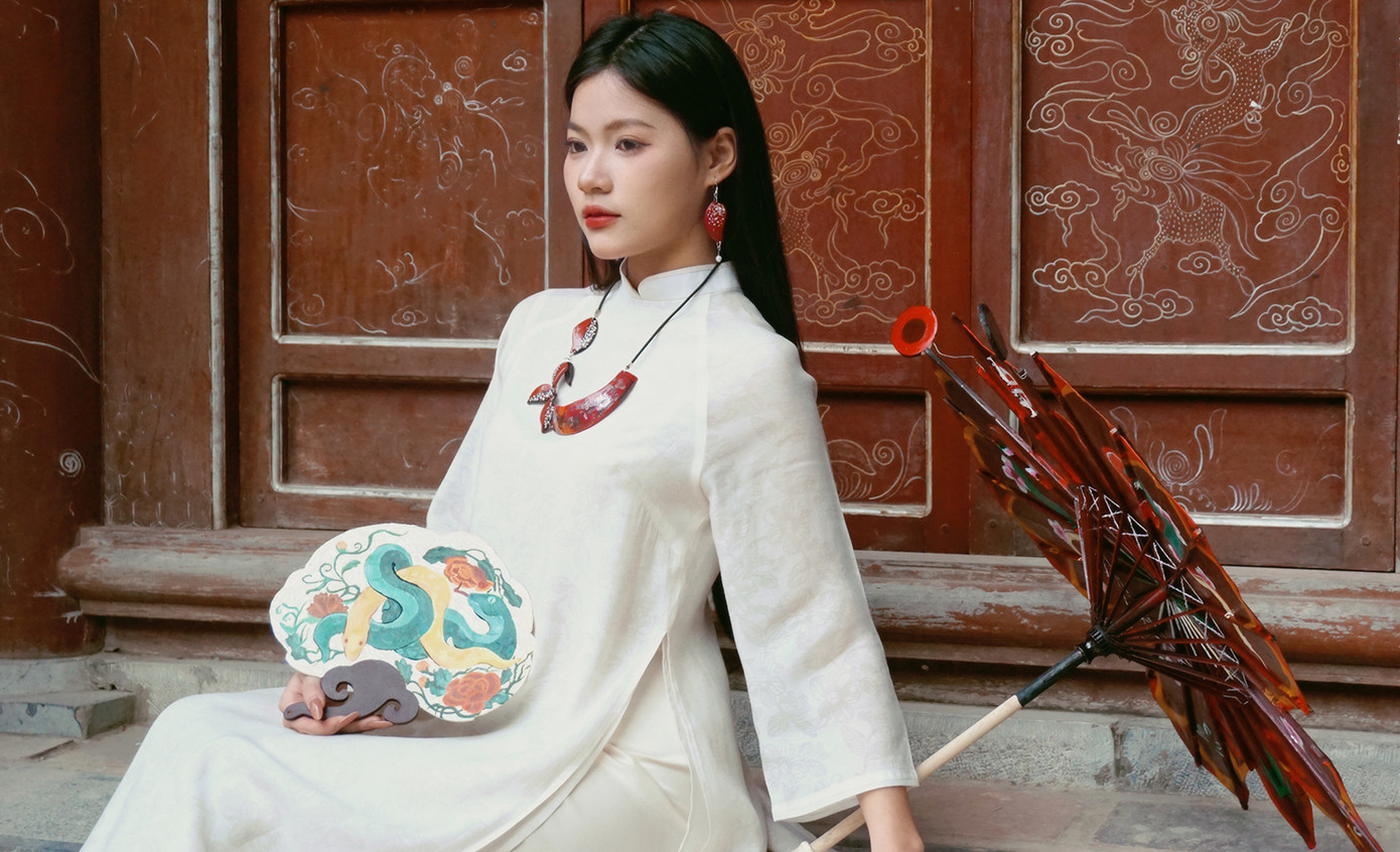 Yến Linh nói cô vốn nhút nhát, rụt rè, lo sợ nhiều điều. “Tôi biết mình còn nhiều thiếu sót và vẫn luôn cố gắng từng ngày để thay đổi bản thân, trở thành phiên bản tốt hơn”, người đẹp cho biết. Yến Linh kể cô giấu bạn bè việc đăng ký tham gia sơ khảo Hoa hậu Việt Nam 2024 và muốn đi thi, cố gắng trong thầm lặng.