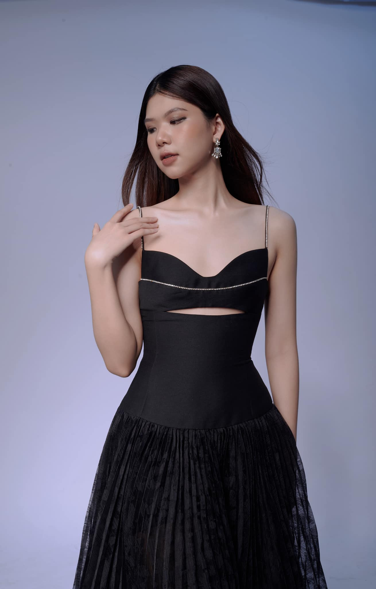 Cô từng đạt giải Nhất môn Ngữ Văn kỳ thi Học sinh giỏi lớp 12 cấp thành phố, lọt vào tứ kết tại giải Vô địch tranh biện Trung học Toàn quốc (National Schools Debating Championship 2019). Cô là trưởng ban truyền thông Câu lạc bộ Tranh biện COGIC trực thuộc trường THPT Chuyên Lê Quý Đôn, Đà Nẵng năm 2019, trưởng ban truyền thông giải Danang Debate Open (Giải Đà Nẵng tranh biện mở rộng) năm 2019, là đại biểu tại Hội nghị mô phỏng Liên Hợp Quốc Đà Nẵng (Danang Youth Model United Nations -DYMUN) 2019.