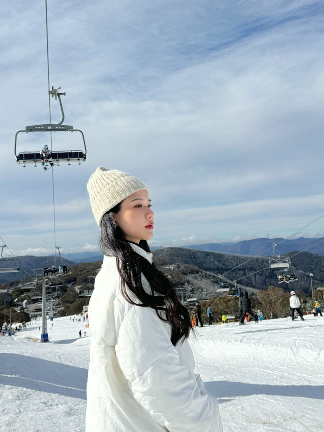 Linh Đan nói cô hay được mọi người gọi là “con nhà người ta”. Nhiều người nghĩ cô vẹn toàn và dường như có đủ mọi thứ. Tuy nhiên, cô cho biết hành trình của mình không hề dễ dàng chút nào, mọi thứ đều đến từ sự nỗ lực, kiên trì và kỷ luật của bản thân.