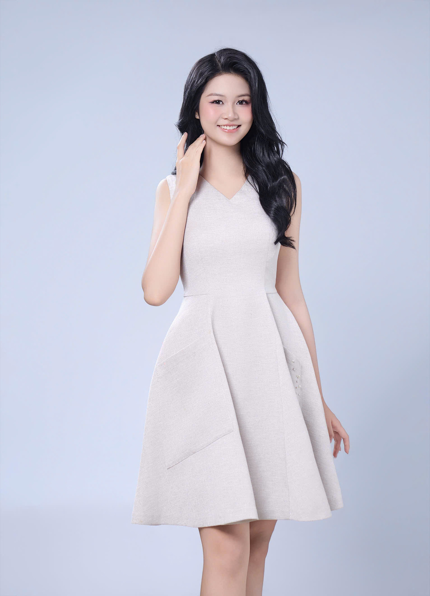 Phương Linh hào hứng sau buổi phỏng vấn vì trả lời được câu hỏi của các giám khảo. Ngoài ra, cô tiết lộ được giám khảo dành lời khen về nhan sắc. “Tôi được khen xinh như búp bê. Hoa hậu Đỗ Thị Hà còn gợi ý cách tạo dáng, chỉnh tóc để thu hút hơn”, Phương Linh nói.